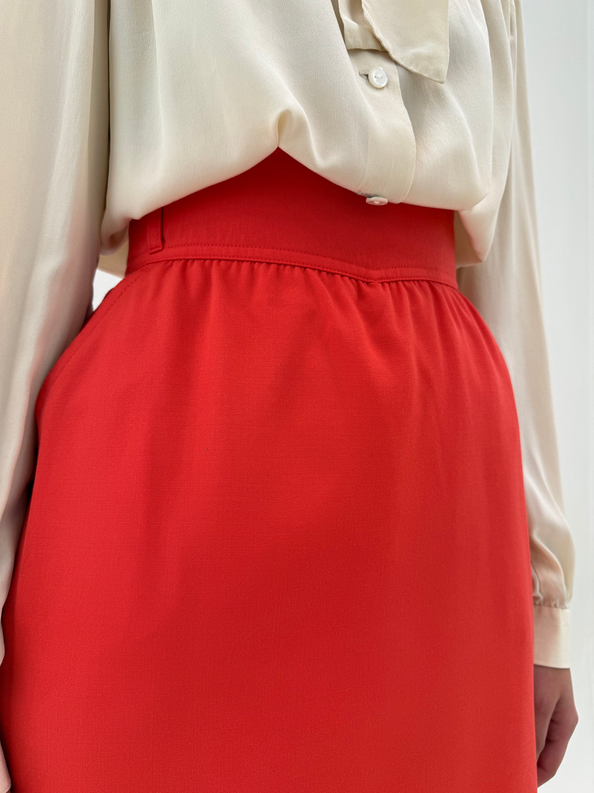 Fustă Escada coral red cu talie ultra marcată super înaltă și buzunare din lana extrafina