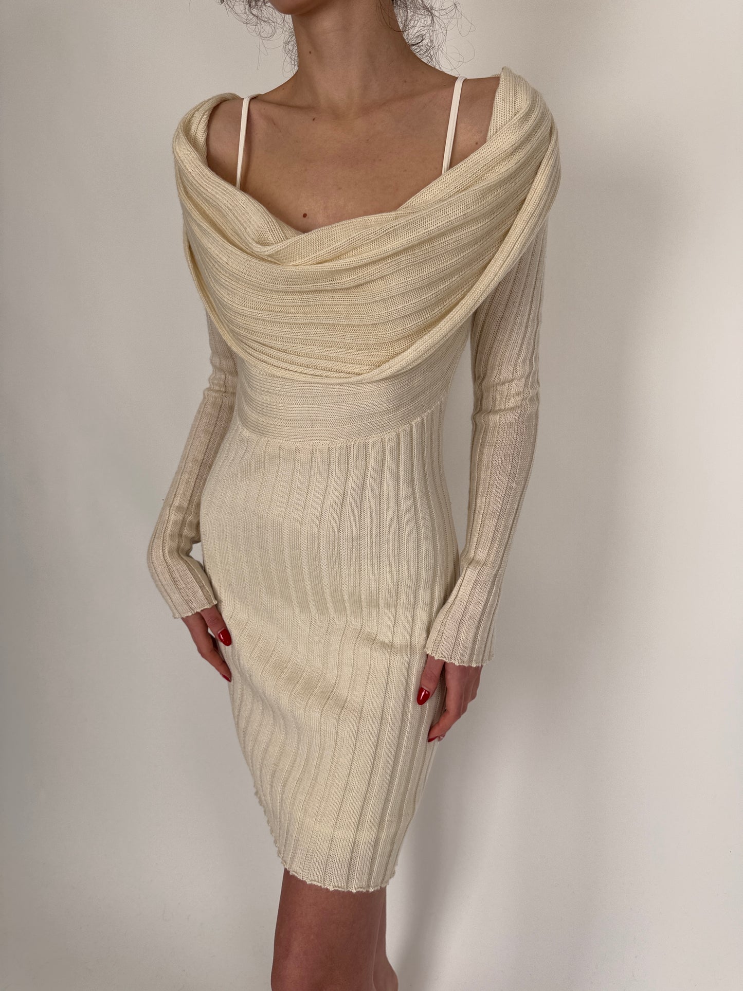 Rochie ivoire din mix de lana extrafina cu furou din microfibră inclus