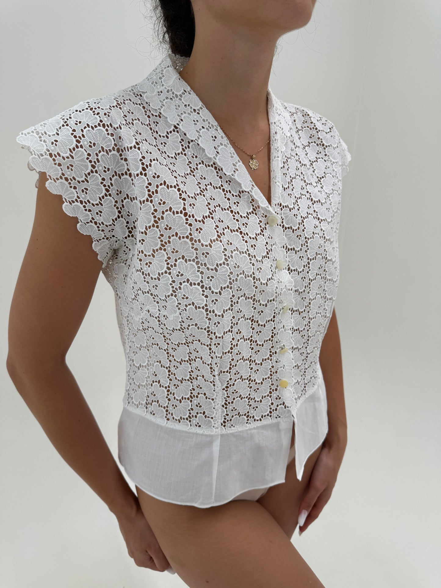 Cămașa old vintage bijterie din macrame fin de bumbac