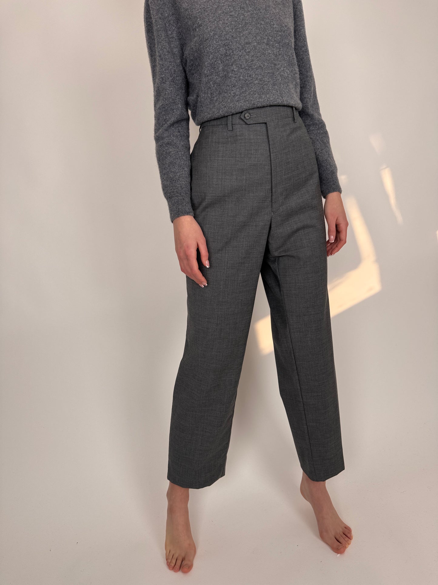Pantaloni pebble gray din stofita de primăvară