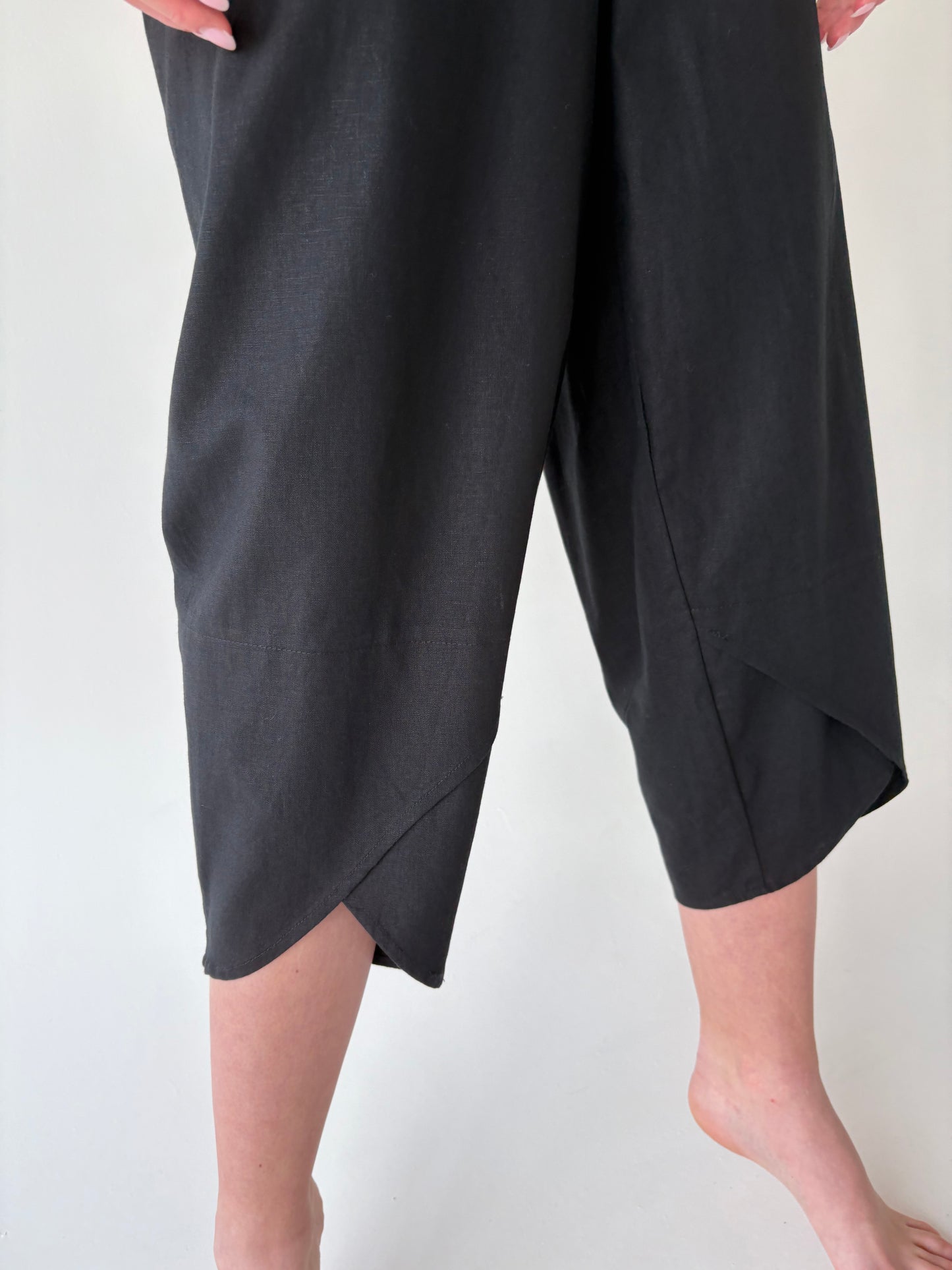 Pantaloni negri în croi chic cu talie ultra înaltă din pânză de in și BBC