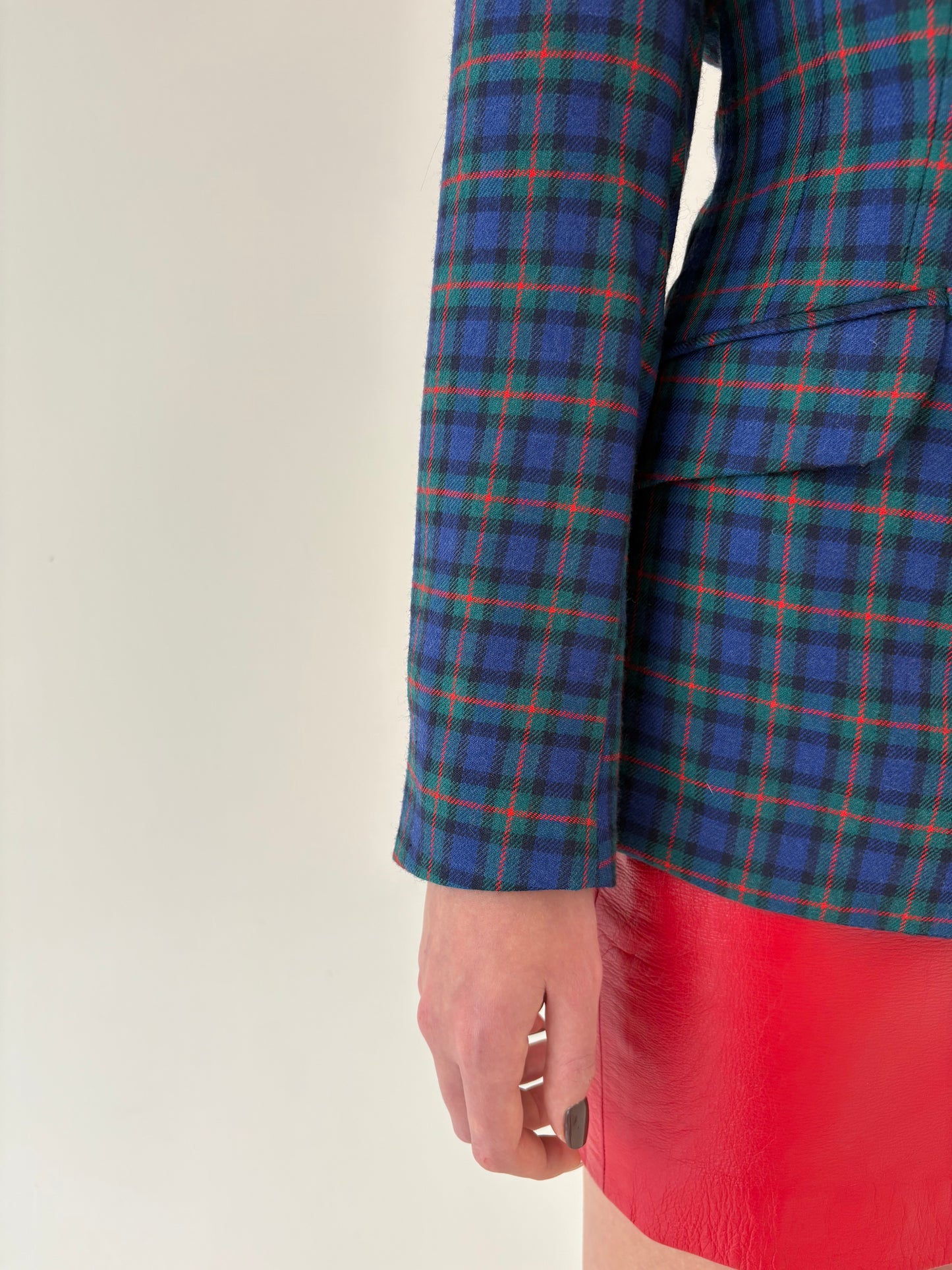 Sacou din Tartan de lana cu închidere dublă și nasturi aurii