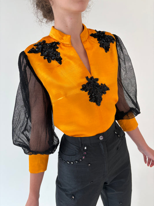 Top vintage spectaculos cu aplicații manuale și mâneci ample din mesh moale