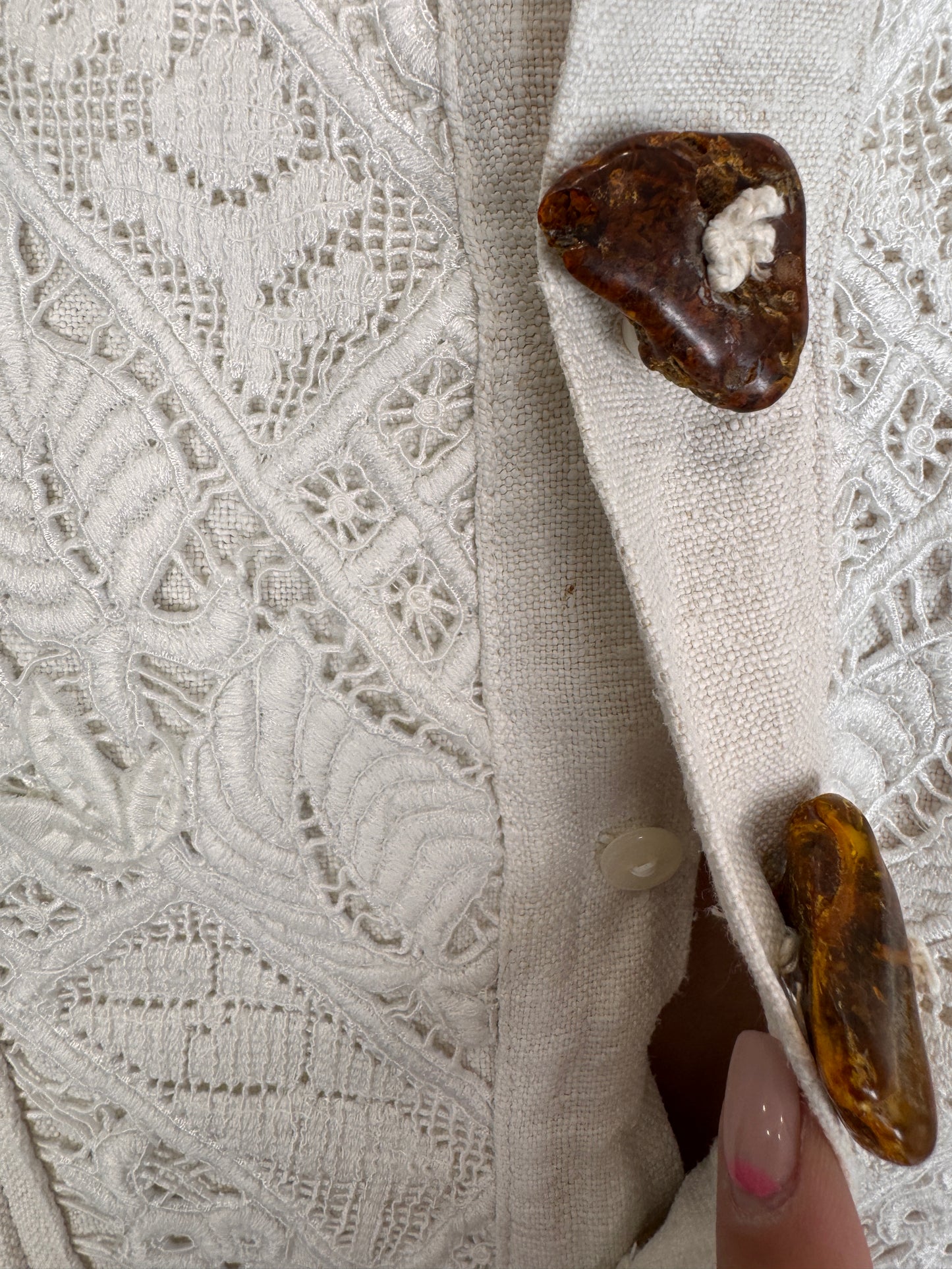 Cămașa vintage din pânză grea de în și dantelă macrame lucrată manual