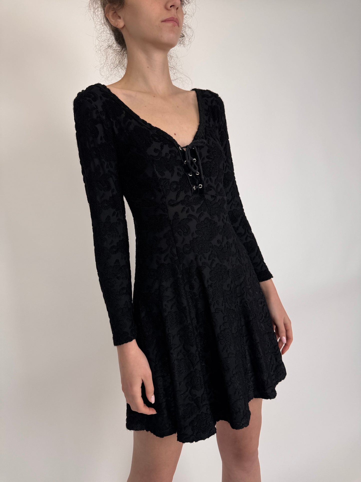 LBD vintage modelatoare texturată cu talie ultra înaltă