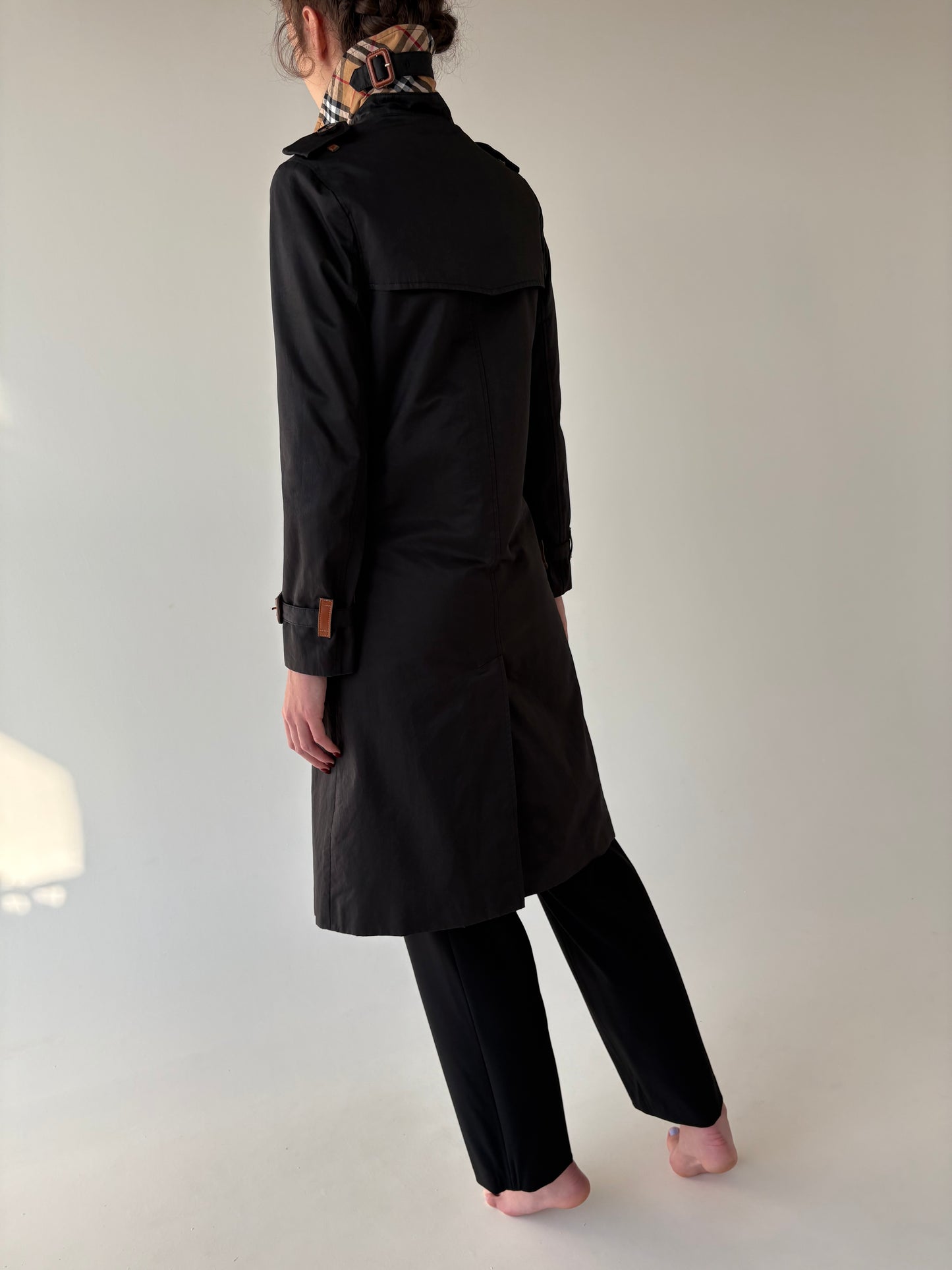 Trench negru Burberry impermeabil cu aplicații din piele naturală