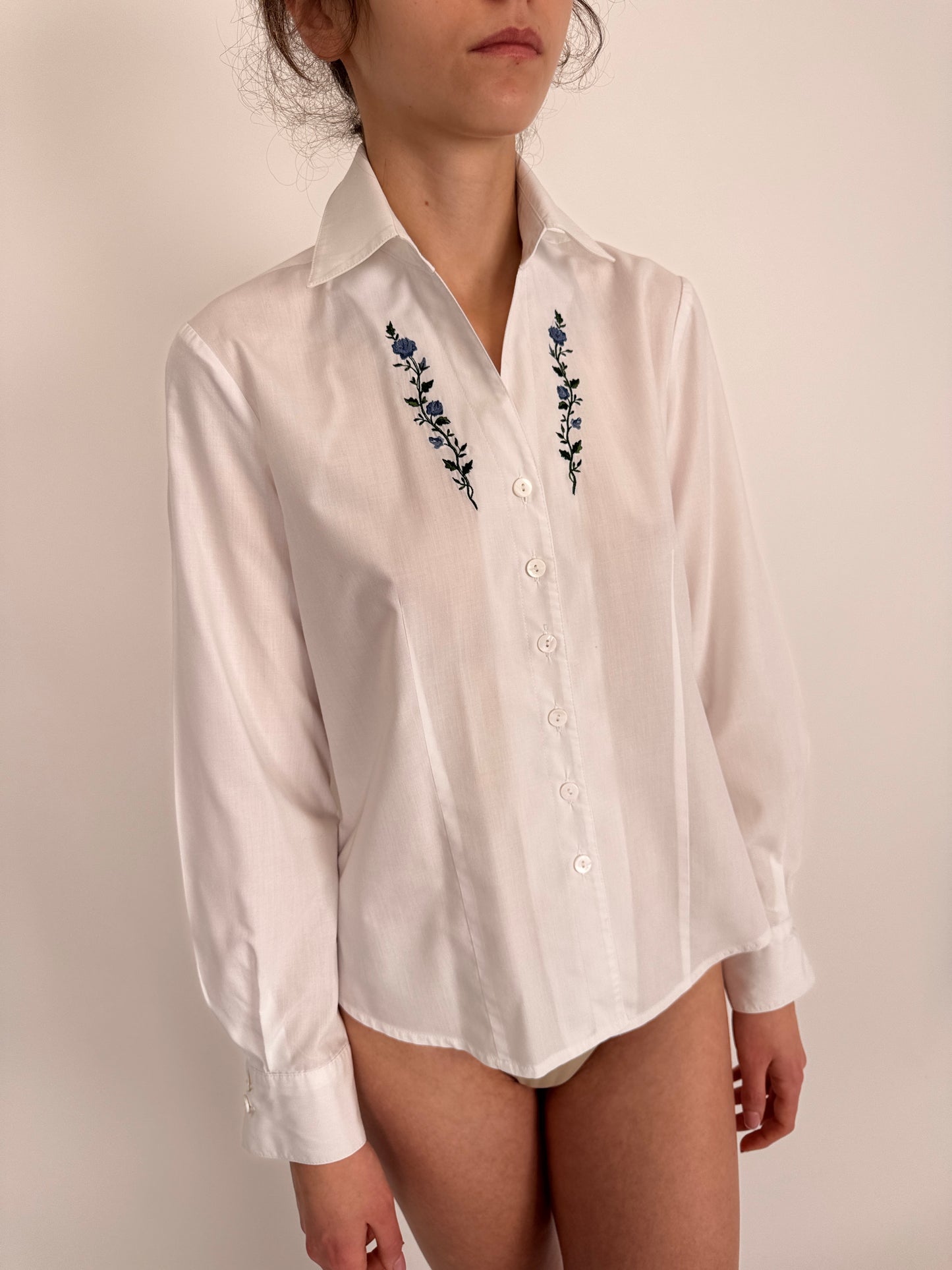 Cămașa vintage în croi ușor cambrat cu broderie din bumbac