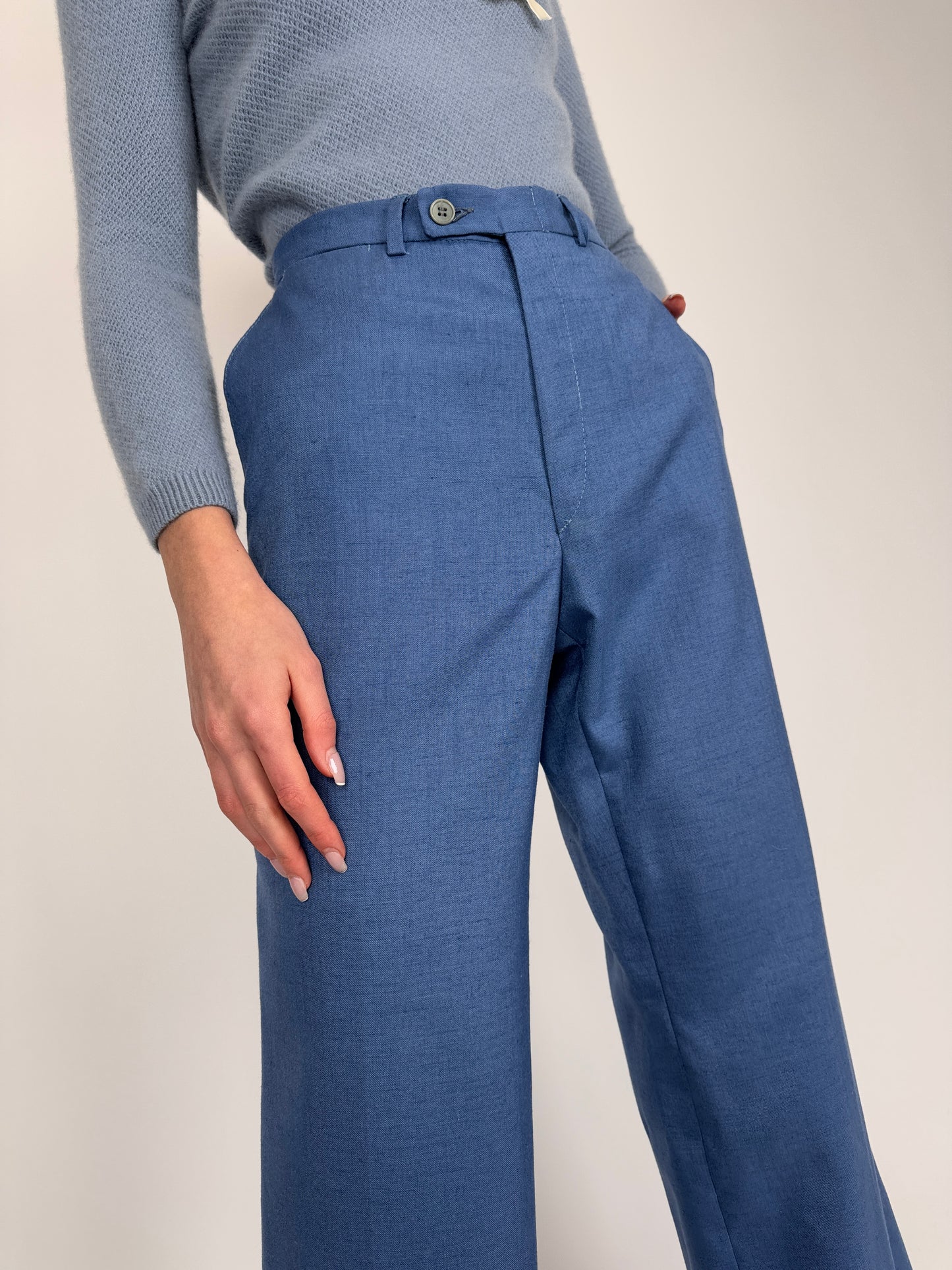 Pantaloni baby blue din stofă din mix de lana