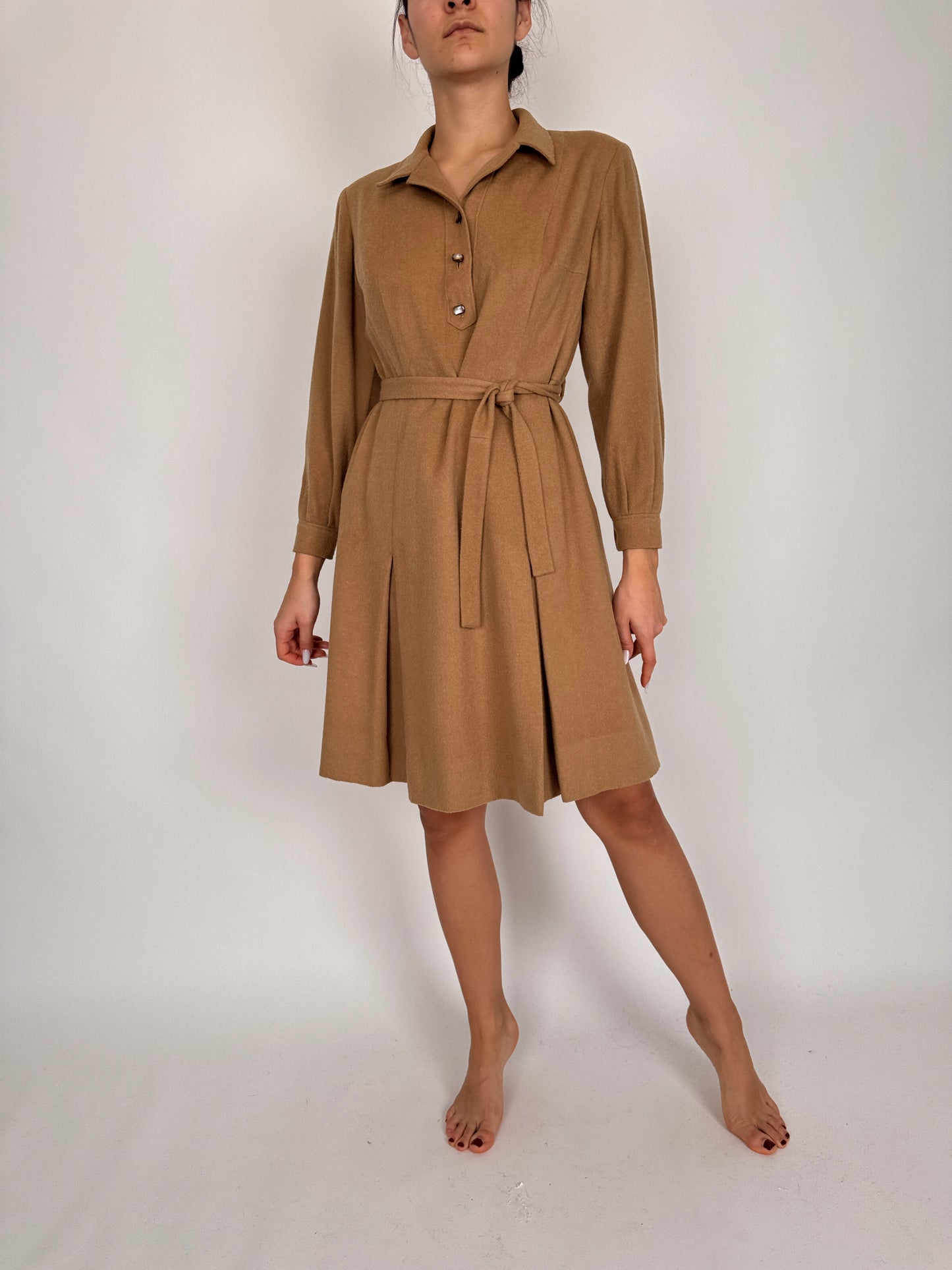 Rochie camel din stofă excepțională de lana extrafina ușor lucioasă