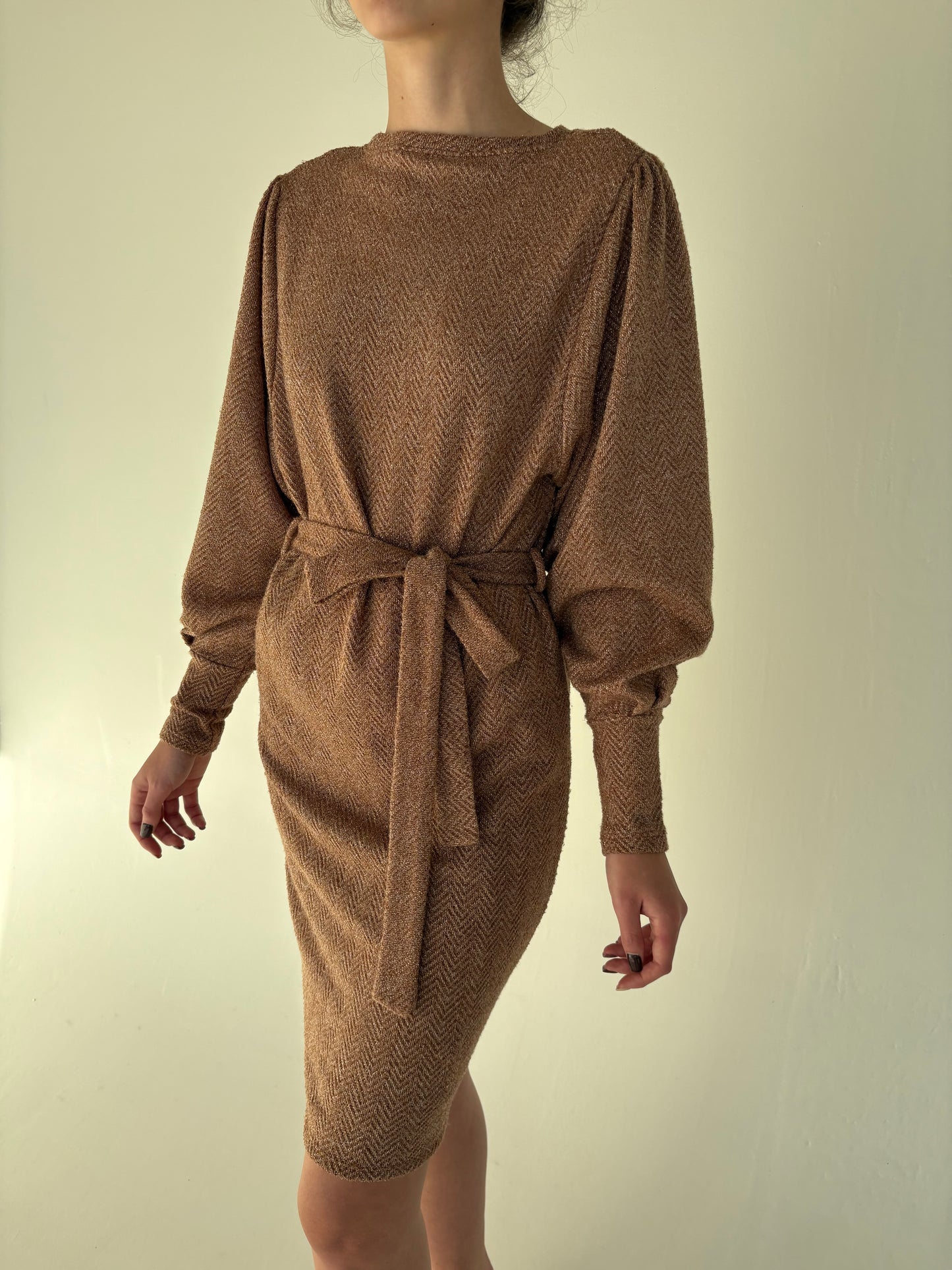 Rochie camel din tricot cu manșete ultra înaltă și inserții extrafine aurii