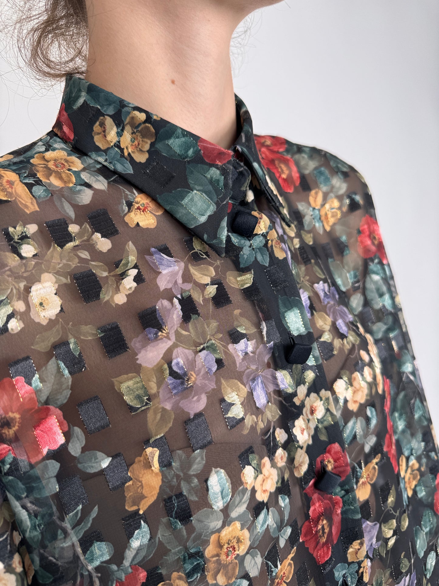 Cămașa cu print floral superb și print texturat