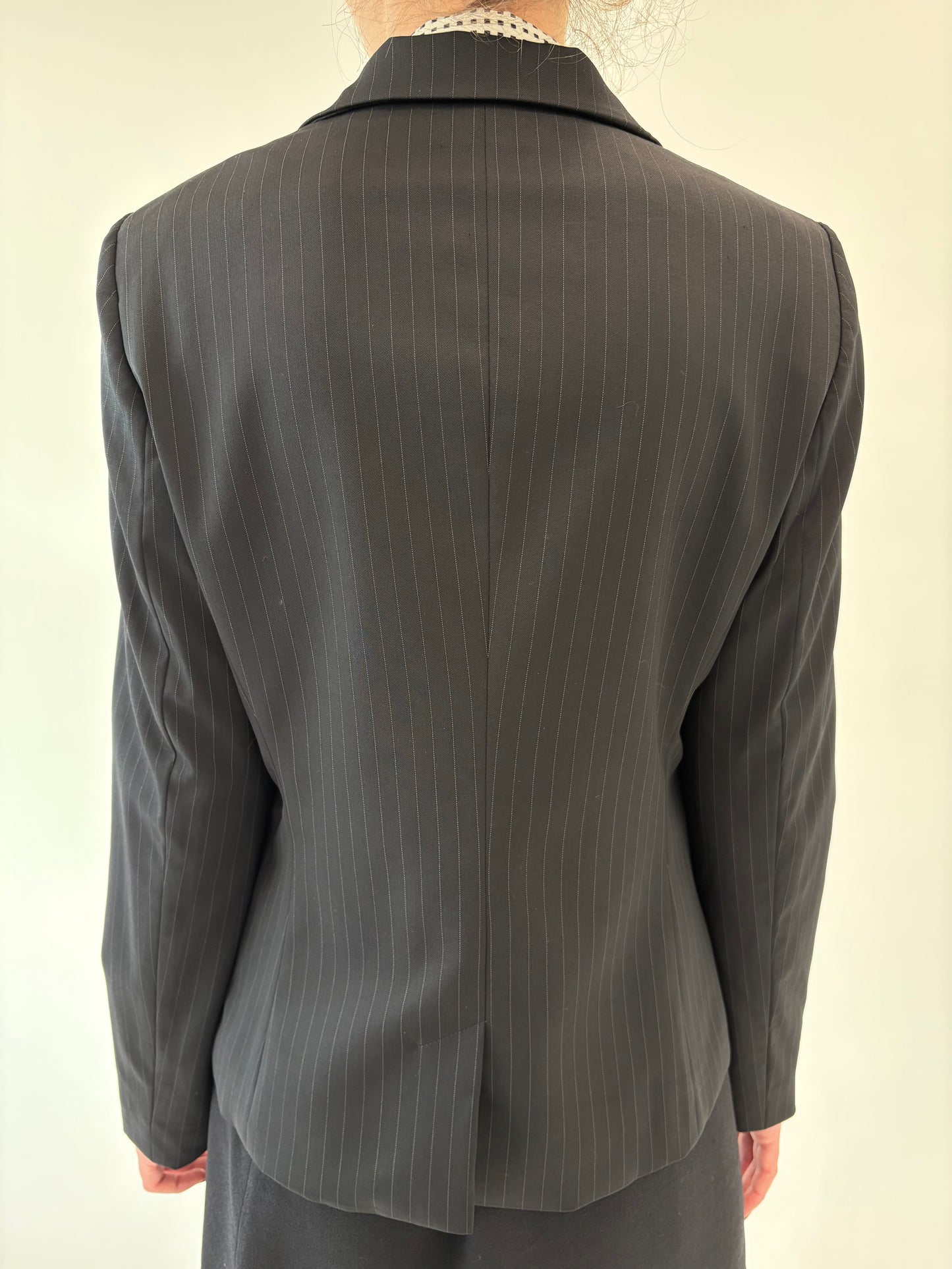 Sacou tall Hugo Boss din lana extrafina confort și dungi fine verticale
