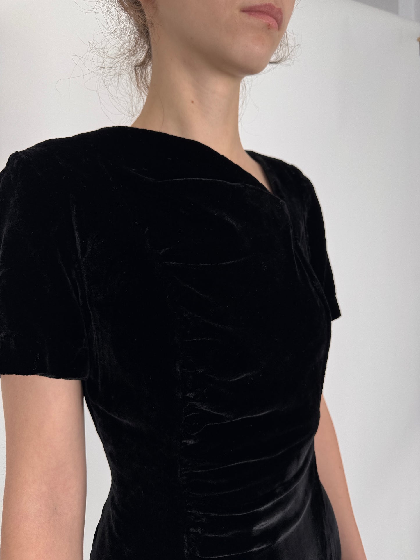 LBD vintage excepțională din catifea în croi de ani 40
