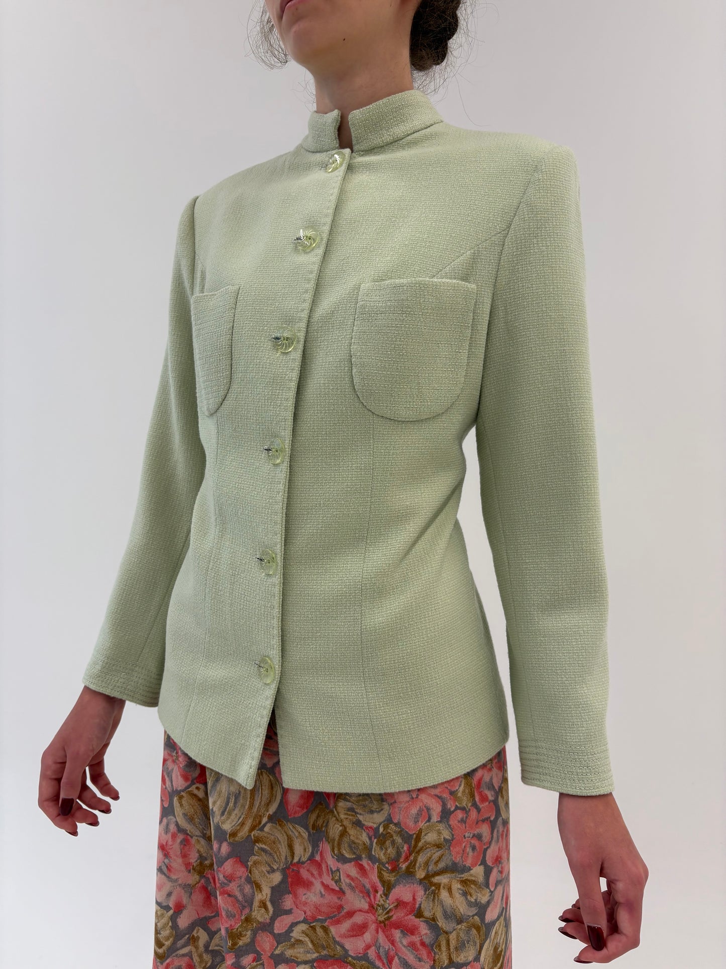 Sacou vintage petite din lana extrafina verde crud în croi ușor cambrat