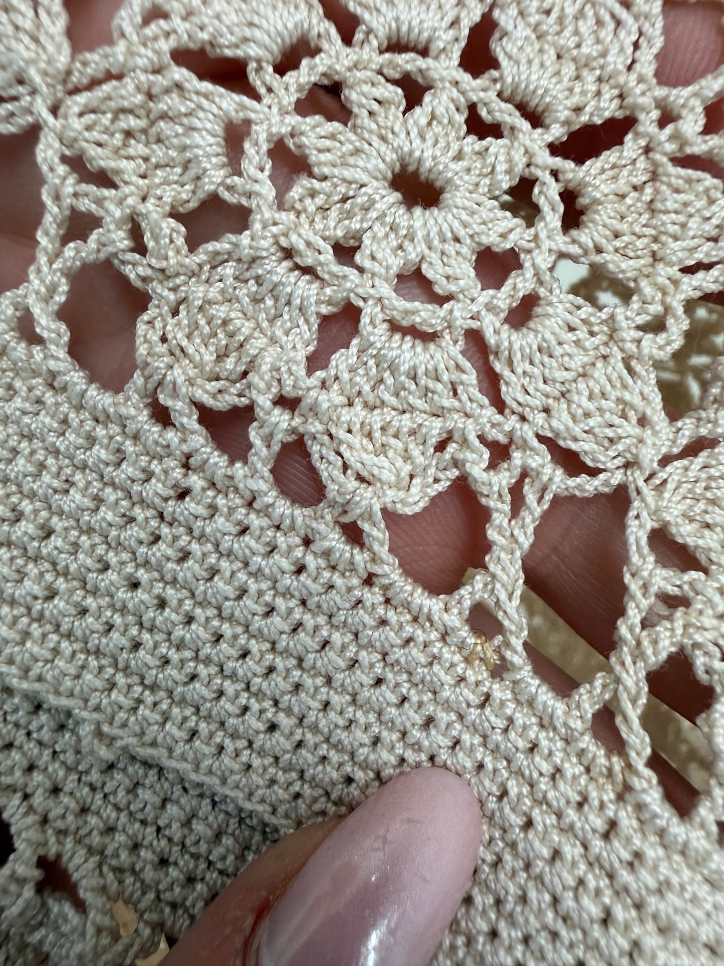 Cardigan lucrat manual bijuterie din macrame de bumbac butter white