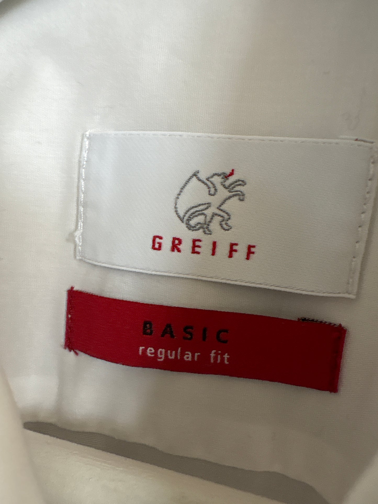 Cămașa albă în croi actual din poplin high end de bumbac structurat