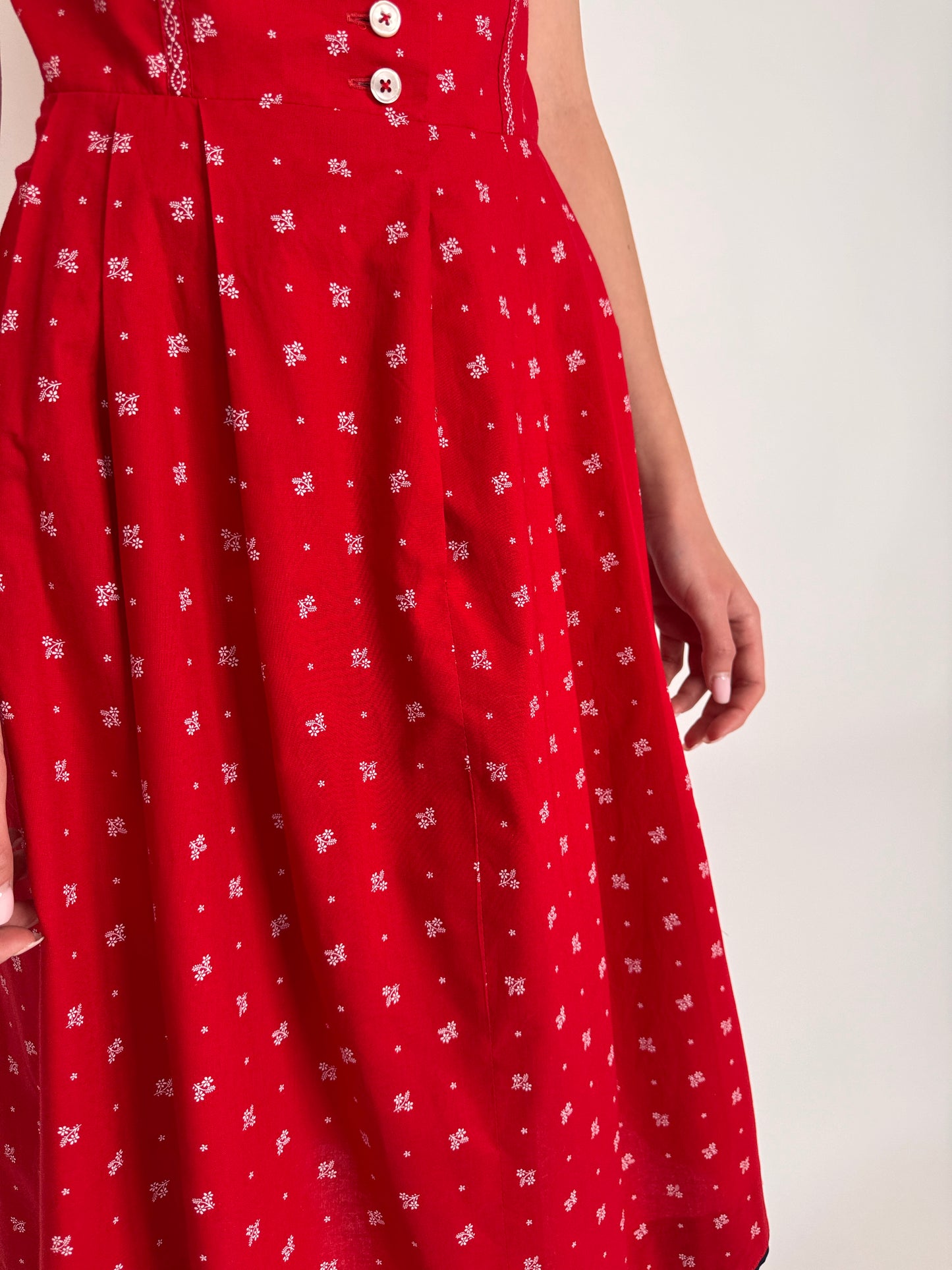 Rochie vintage cherry red cu corsaj și talie ultra marcată din pânză fină