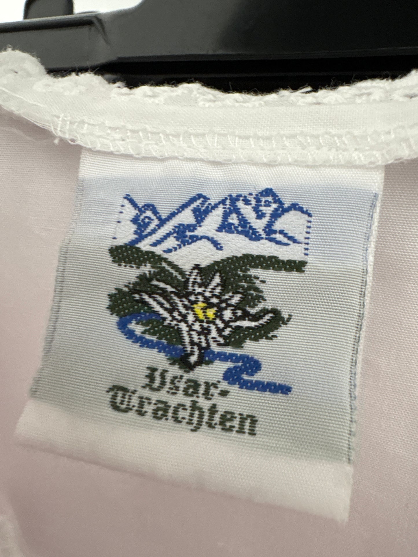 Cămașa vintage din bumbac cu mâneci bufante și inserții de dantelă