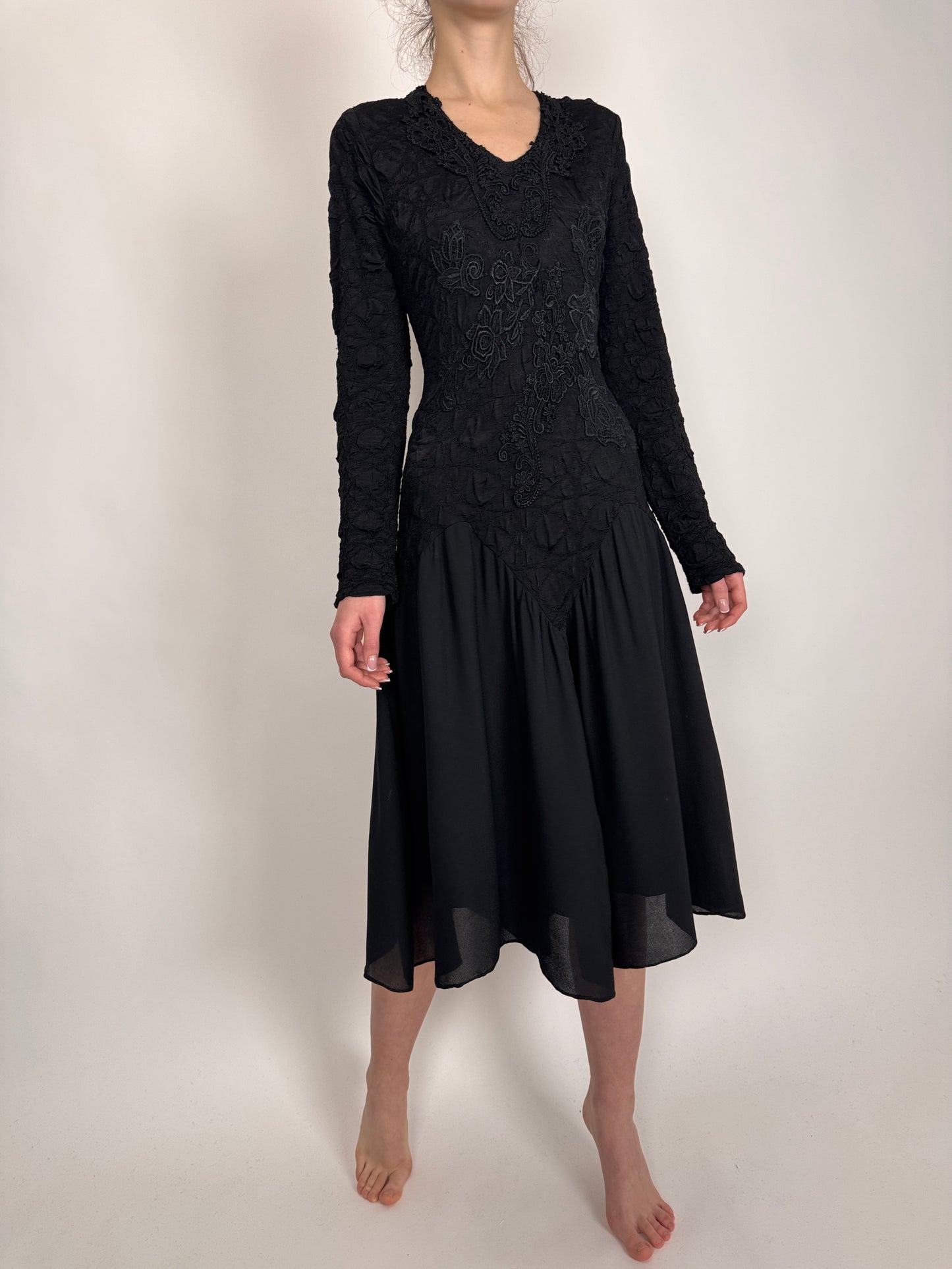 LBD vintage cambrata elastică cu aplicații de dantelă macrame