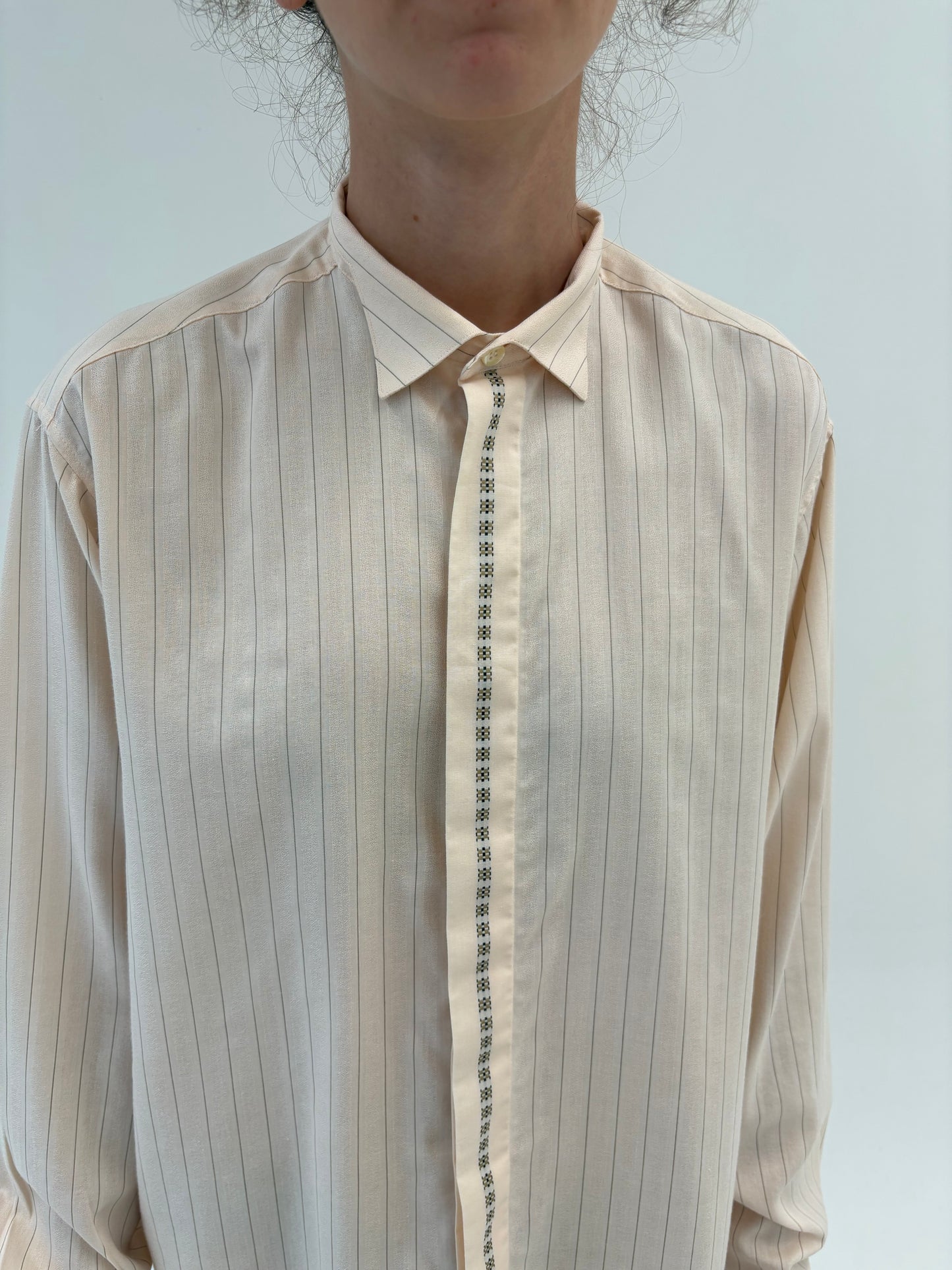 Cămașa vintage premium pink nude din poplin plin cu broderie geometrică