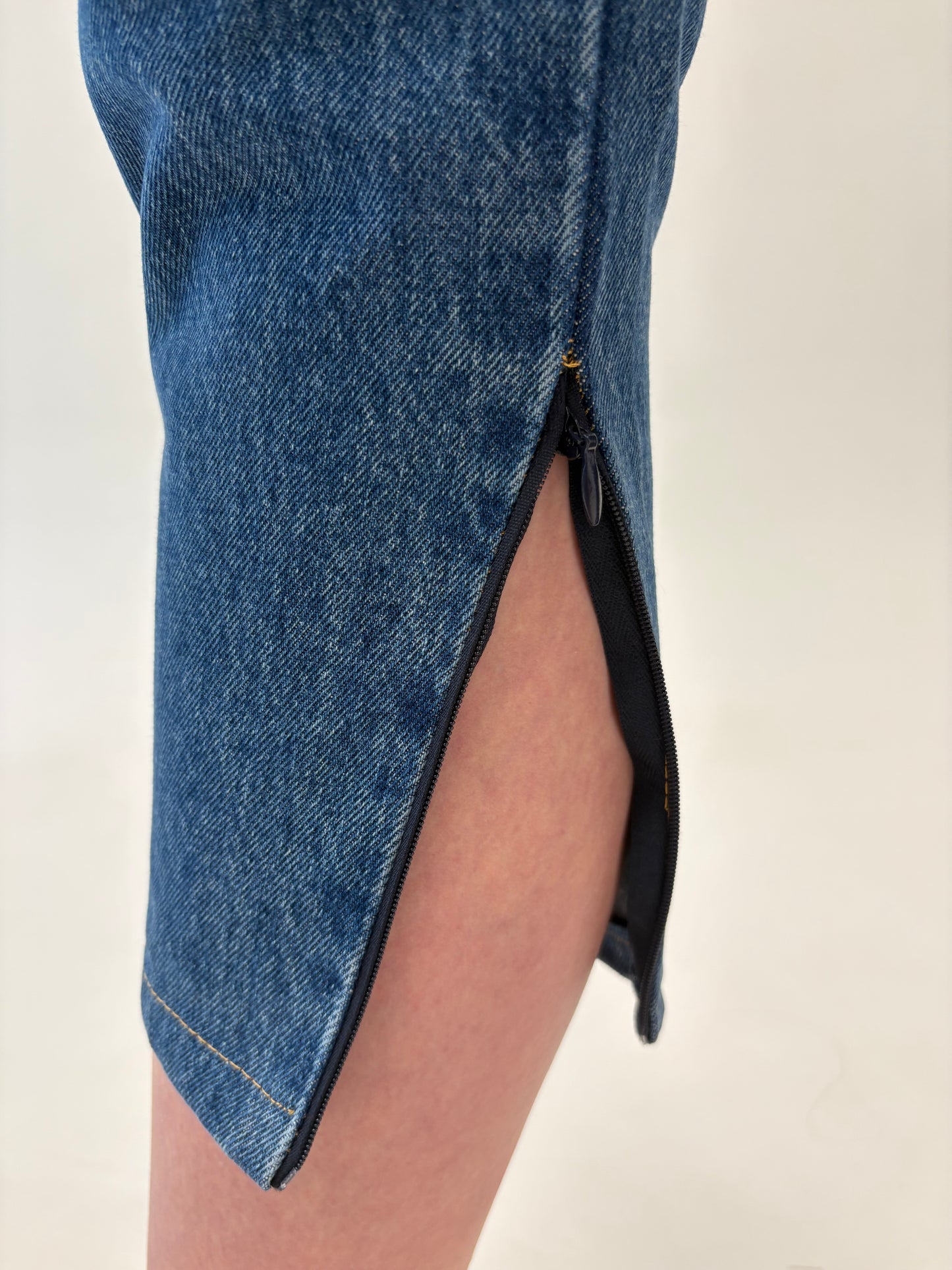 Jeans luxury Moschino petite cu talie ultra înaltă