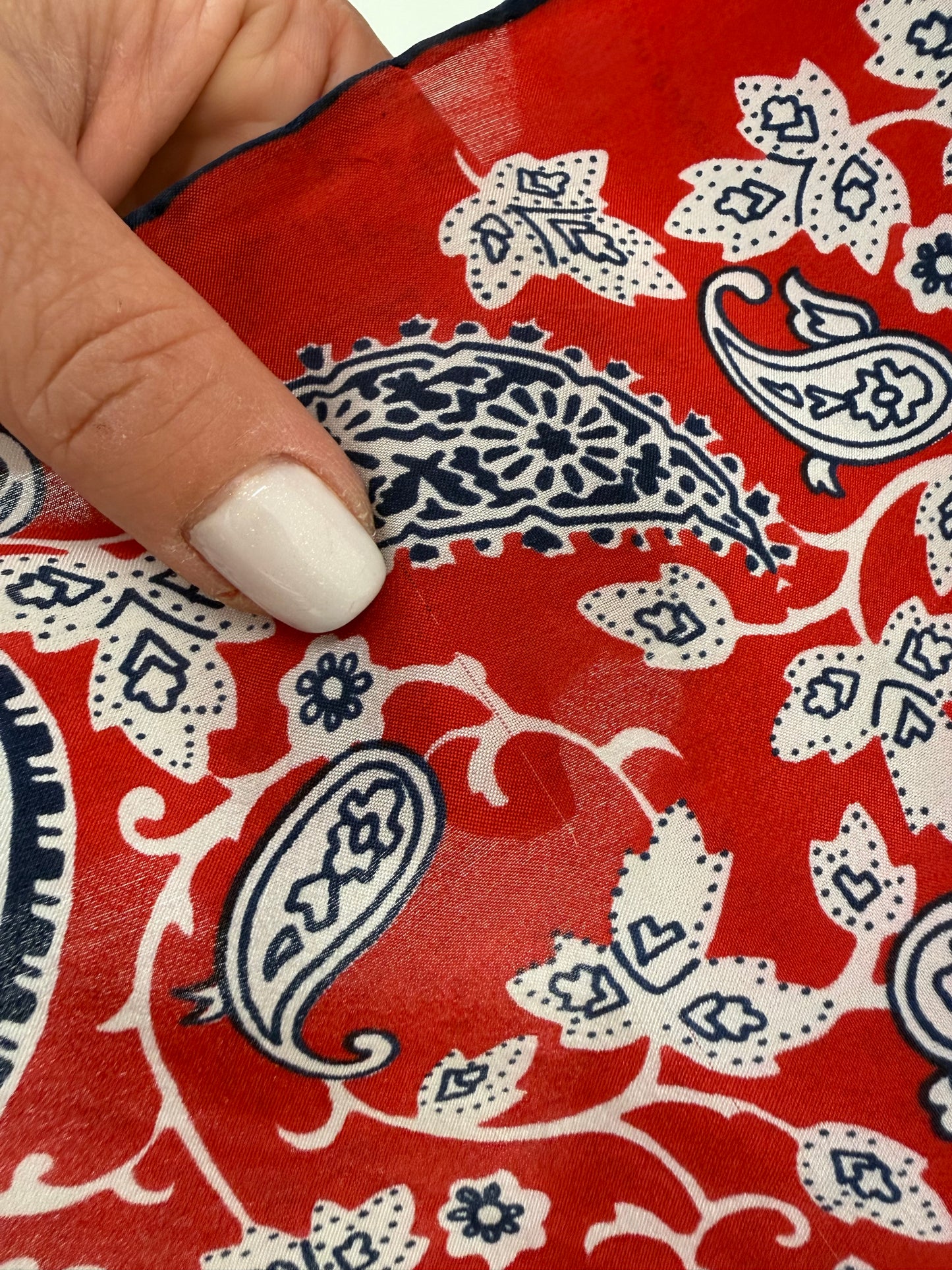 Eșarfă din mătase naturală cu print paisley