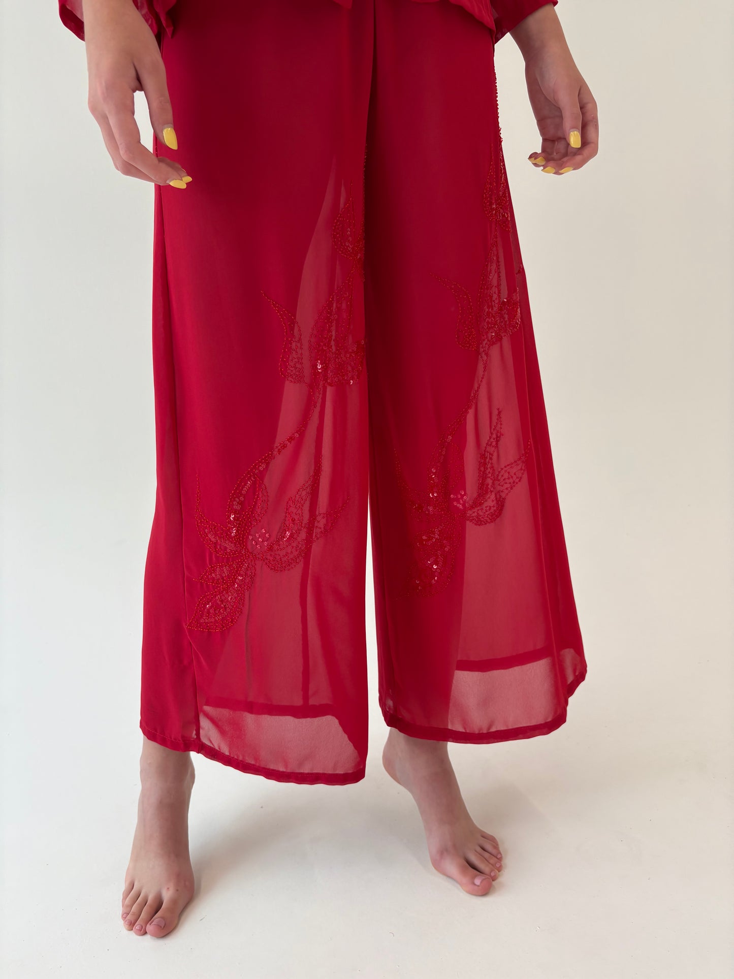 Set vintage cherry red din voal cu aplicații manuale și pantaloni palazzo