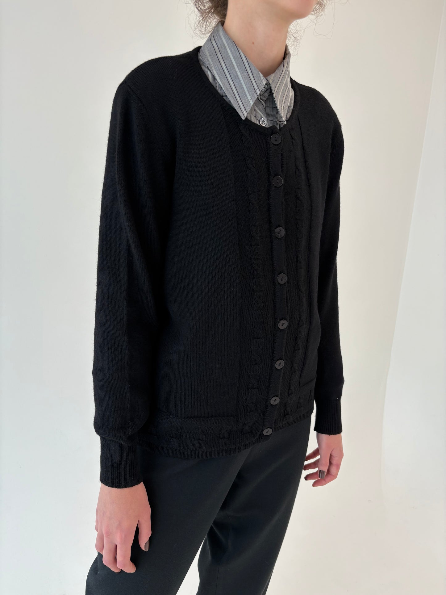 Cardigan negru din lana merino extrafina de gramaj mare cu torsade