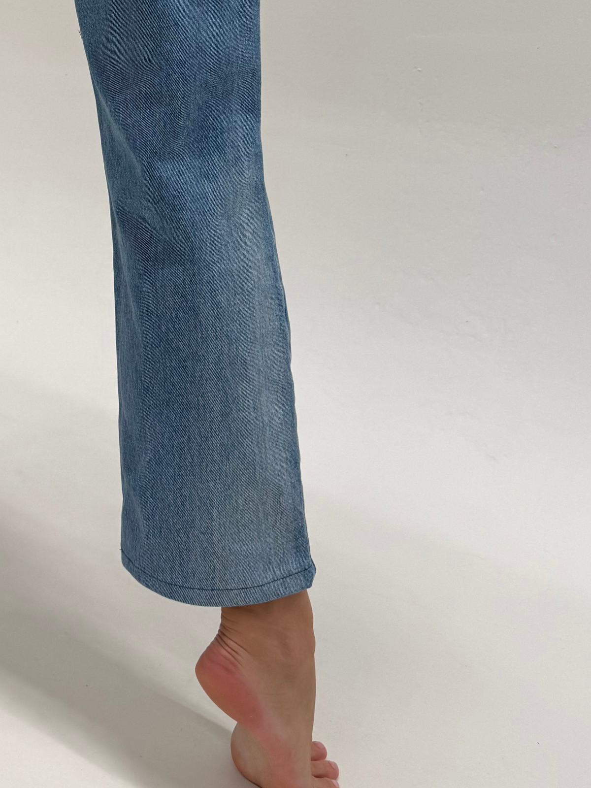 Jeans Valentino vintage din denim gros clasic wash cu talie ultra înaltă mom fit