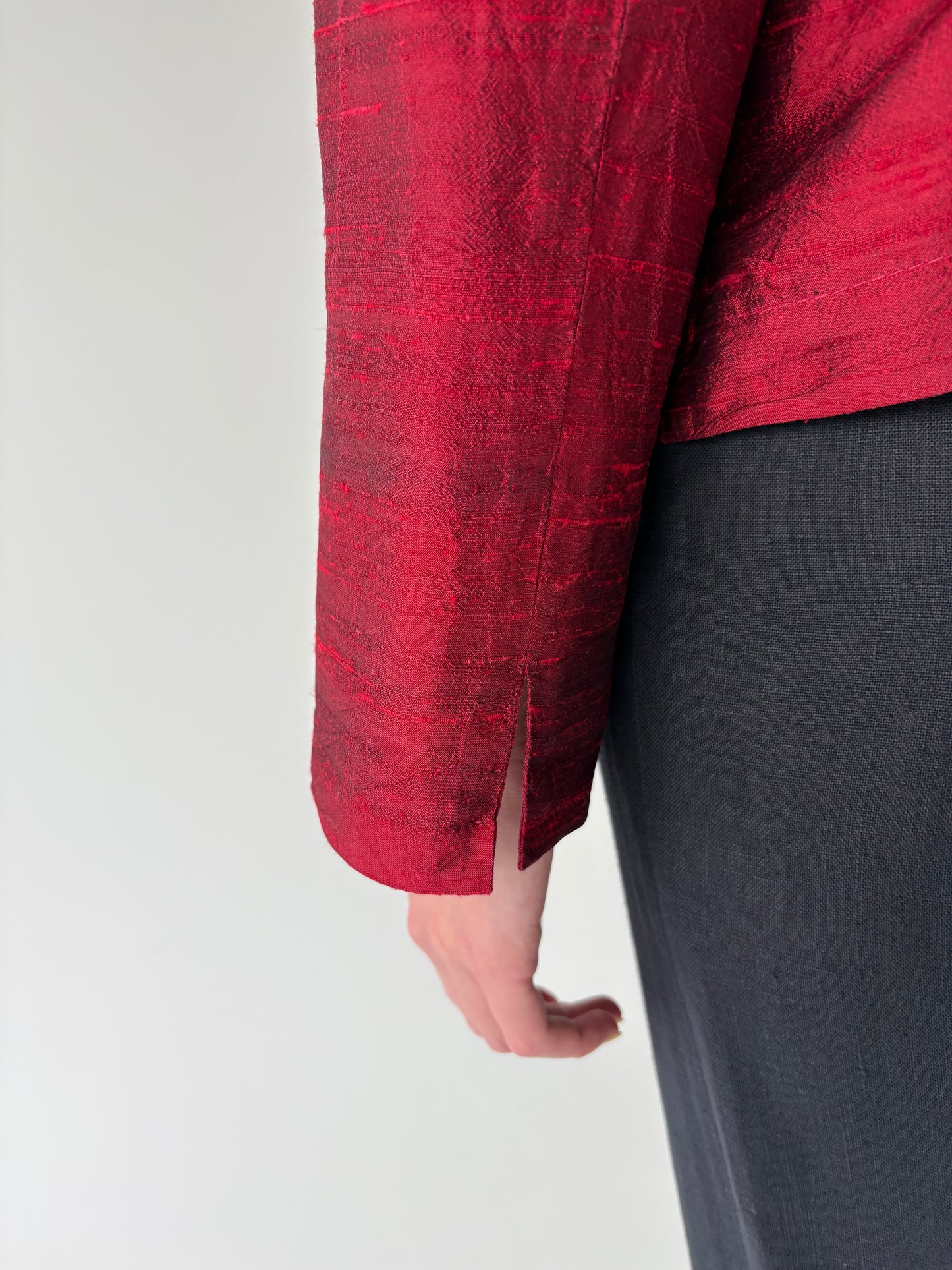 Sacou cherry red cambrat din mătase naturală dupioni