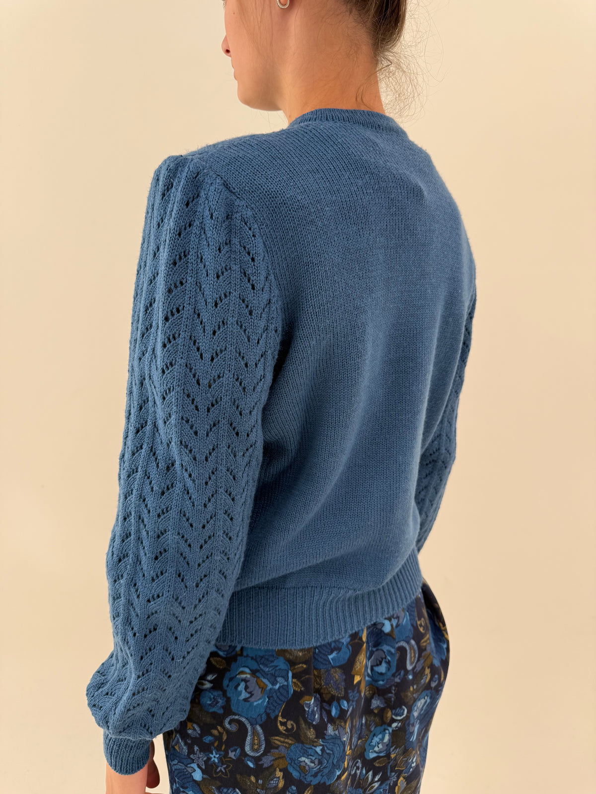 Cardigan vintage jeans blue din lana extrafina cu mânecă amplă și manșetă