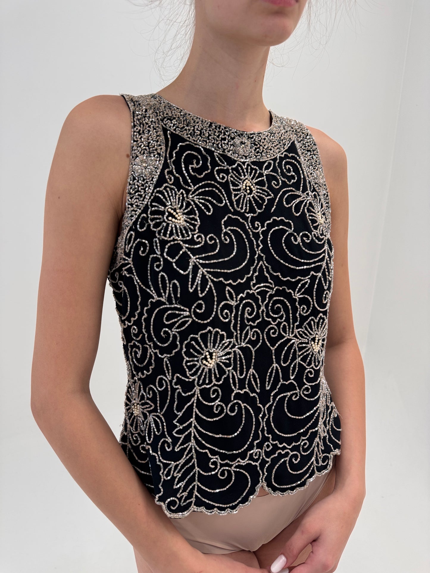 Top negru vintage bijuterie integral cu aplicații manuale nude