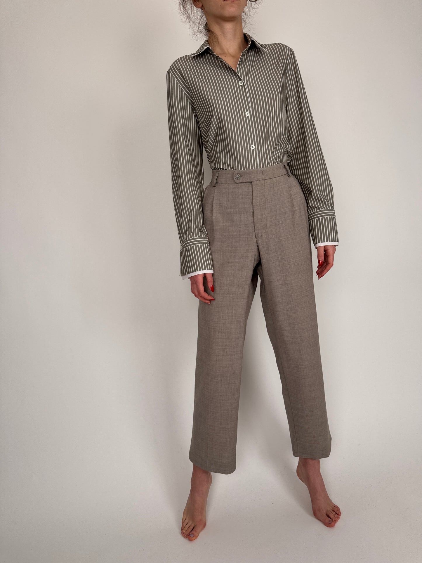 Pantaloni dark nude din lana extrafina cu pense