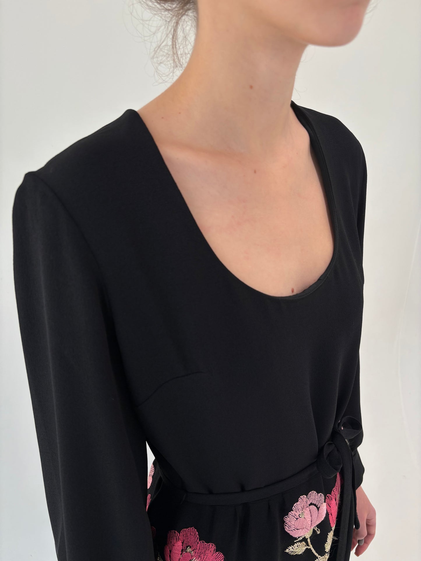 LBD vintage maxi cu broderie excepțională cu bujori și talie marcată