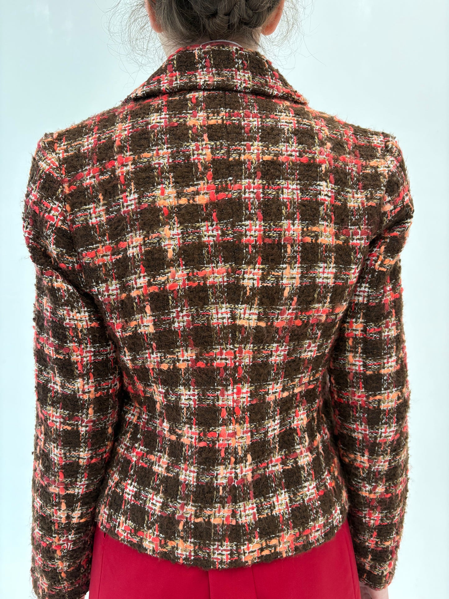 Sacou italian din tweed în stil Chanel în croi ușor cambrat