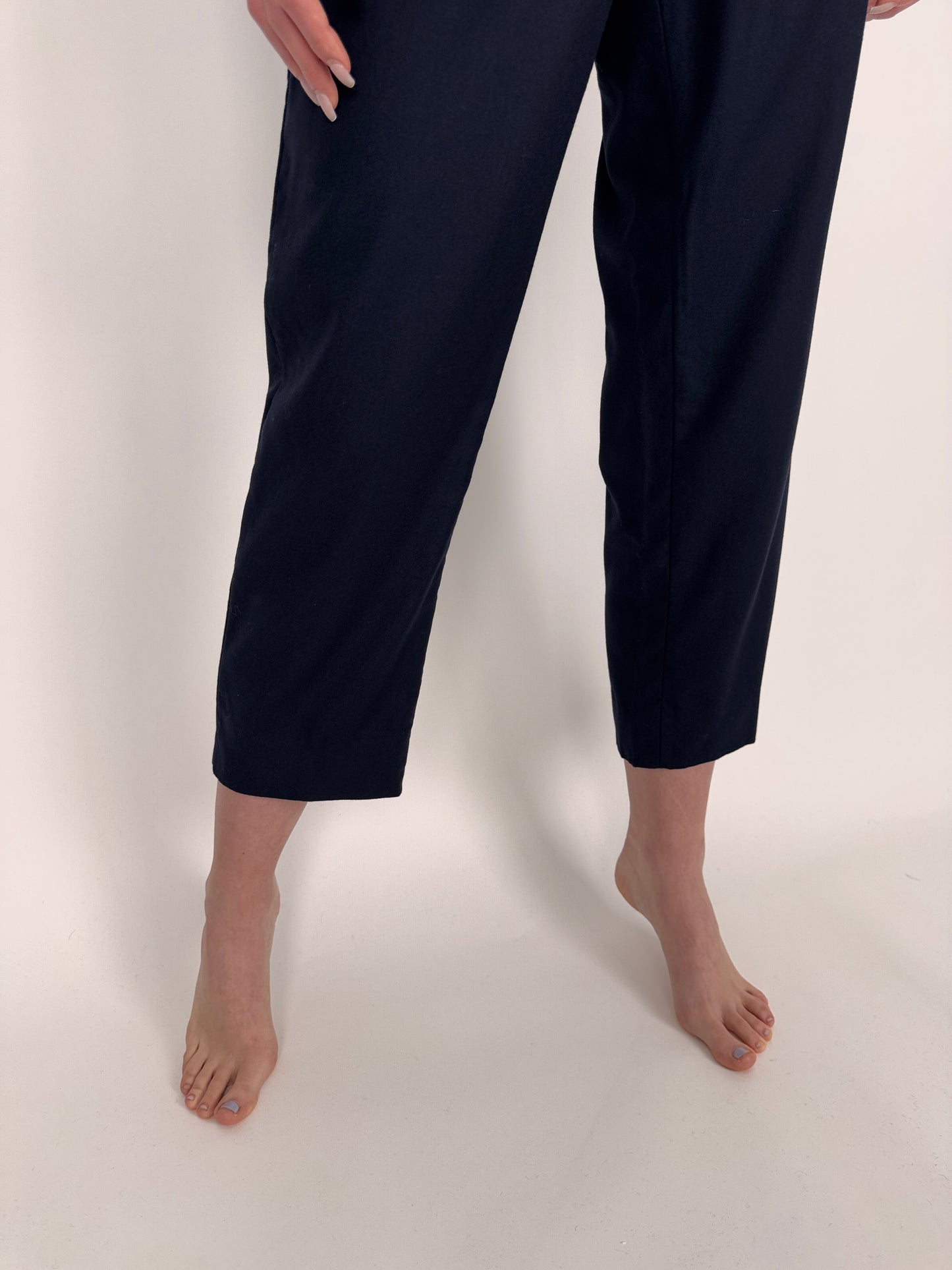 Pantaloni Navy din lana extrafina cu pense