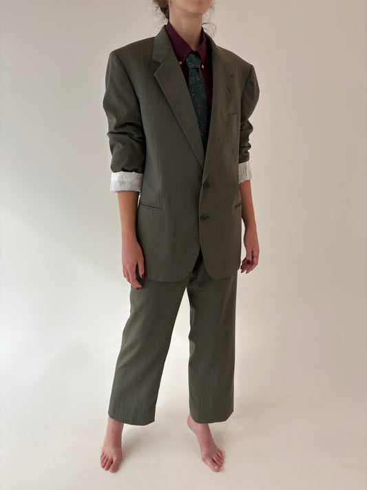 Costum italian din lana extrafina kaki cu dungi fine verticale