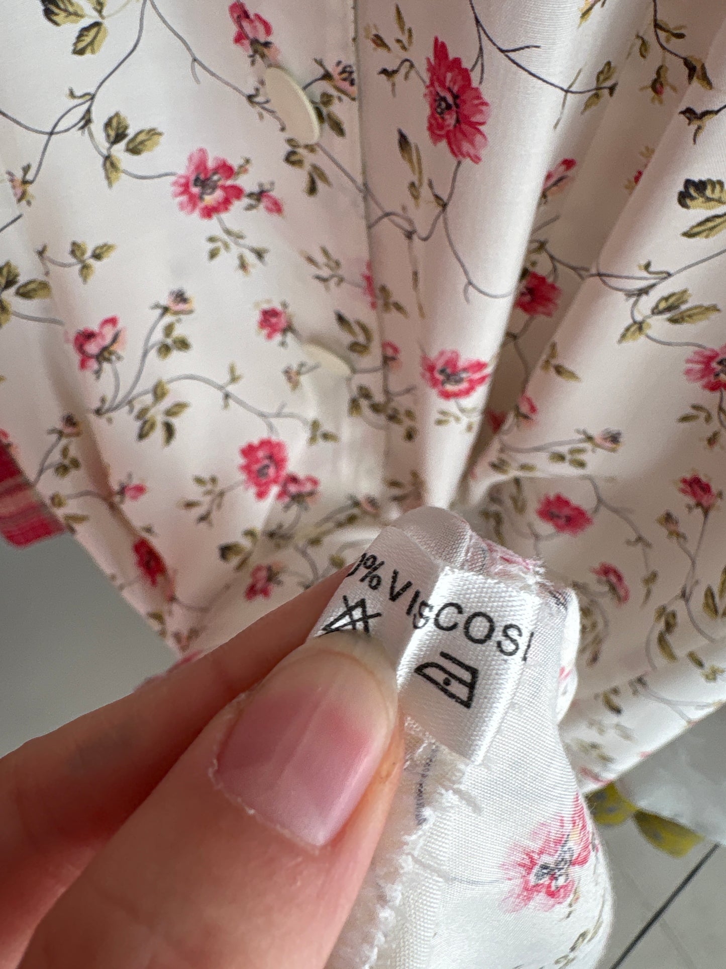 Rochie vintage midi lung cu talie reglabilă și print floral delicat vaporoasă