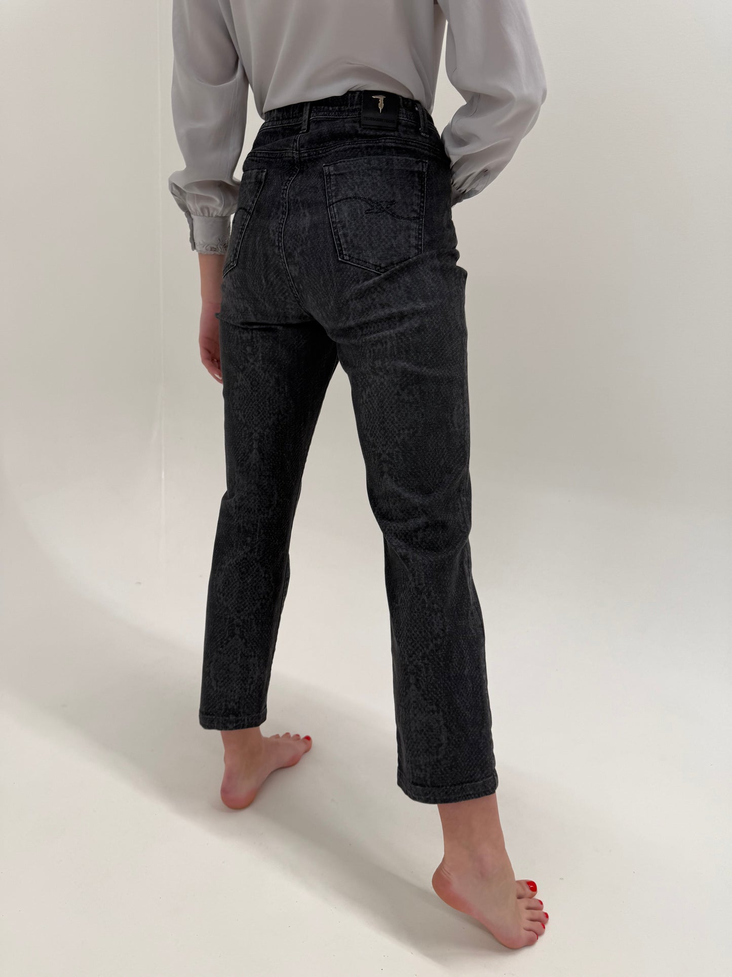 Jeans luxury Trussardi mom fit cu animal print stilizat