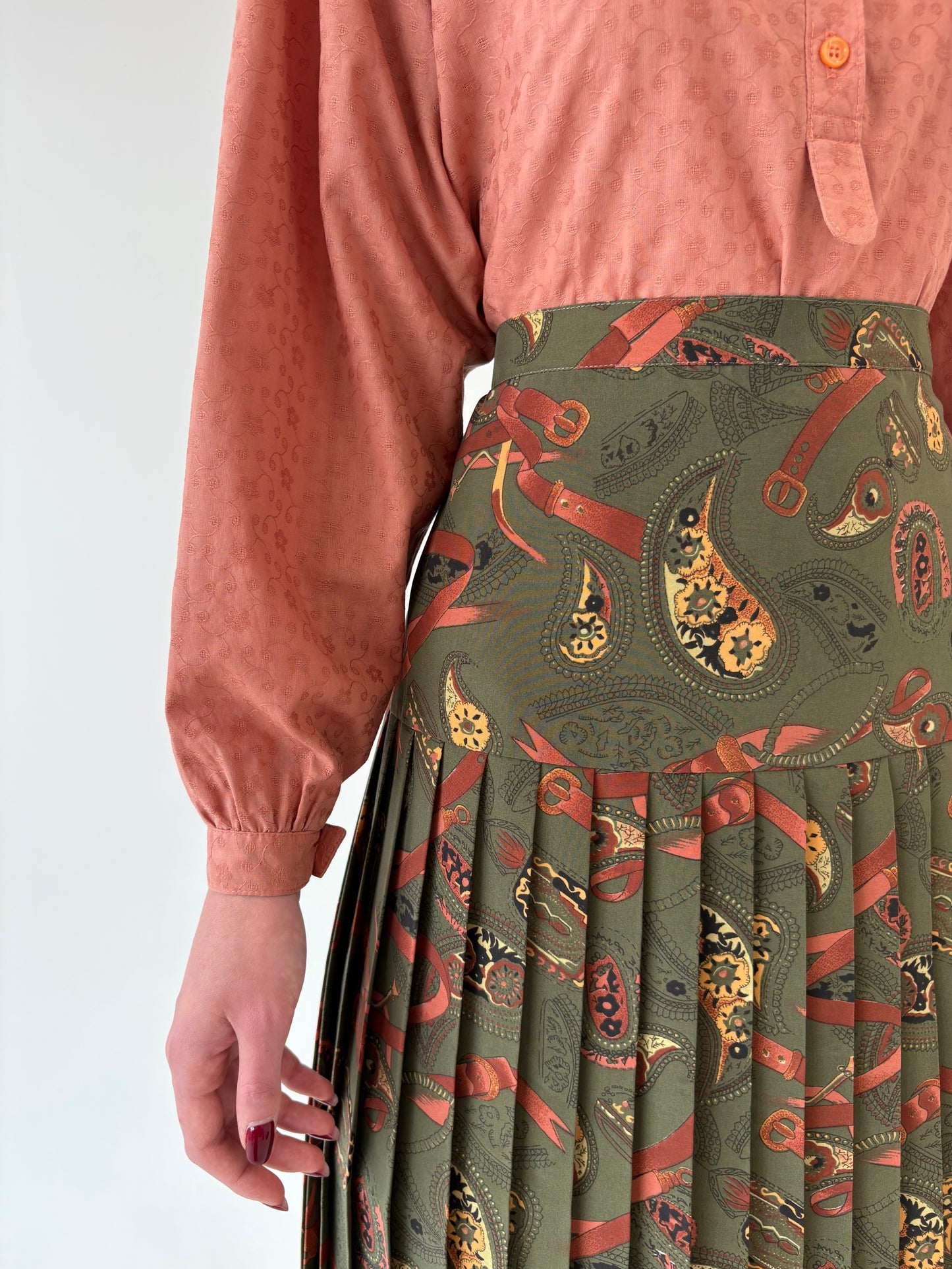 Fustă vintage plisată laki cu print delicat și talie ultra înaltă marcată