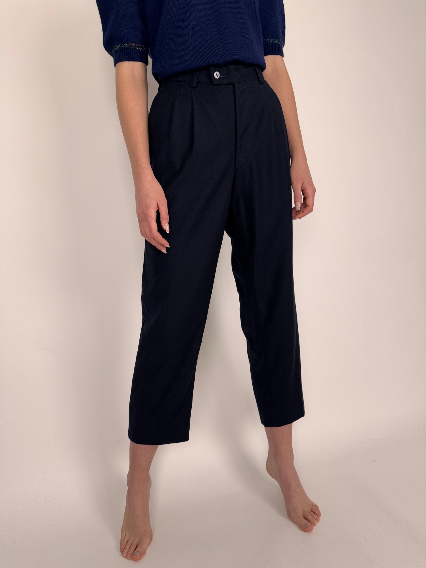 Pantaloni Navy din lana extrafina cu pense