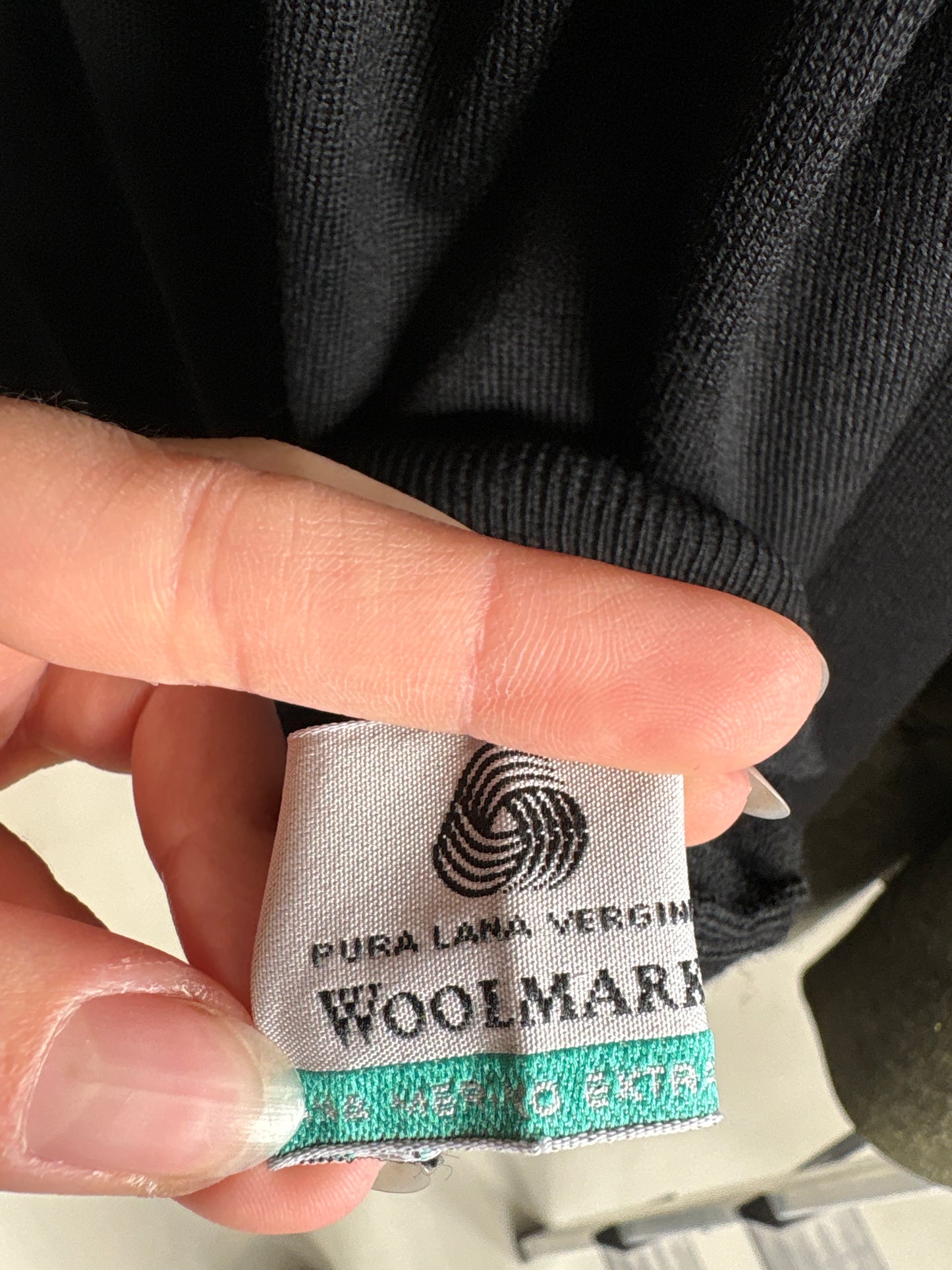 Pulover italian negru în anchior din lana merino extrafina de gramaj mare