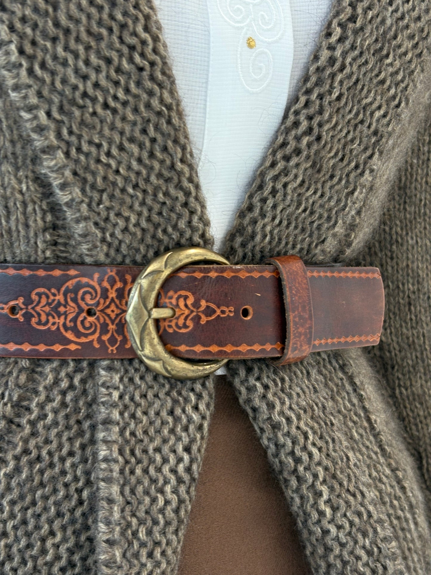 Centura vintage lucrată manual din piele naturală groasă