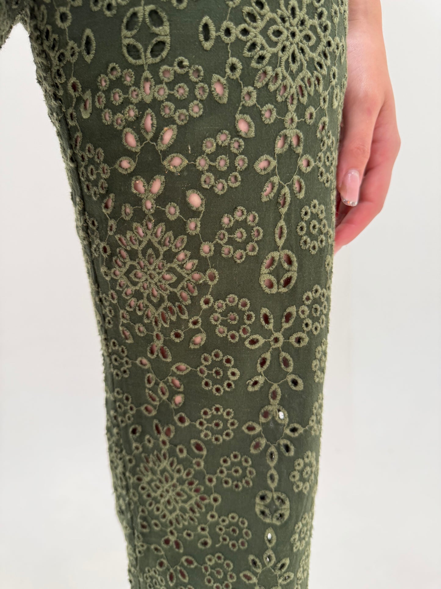 Pantaloni petite din bumbac integral brodat cu talie extrem de înaltă