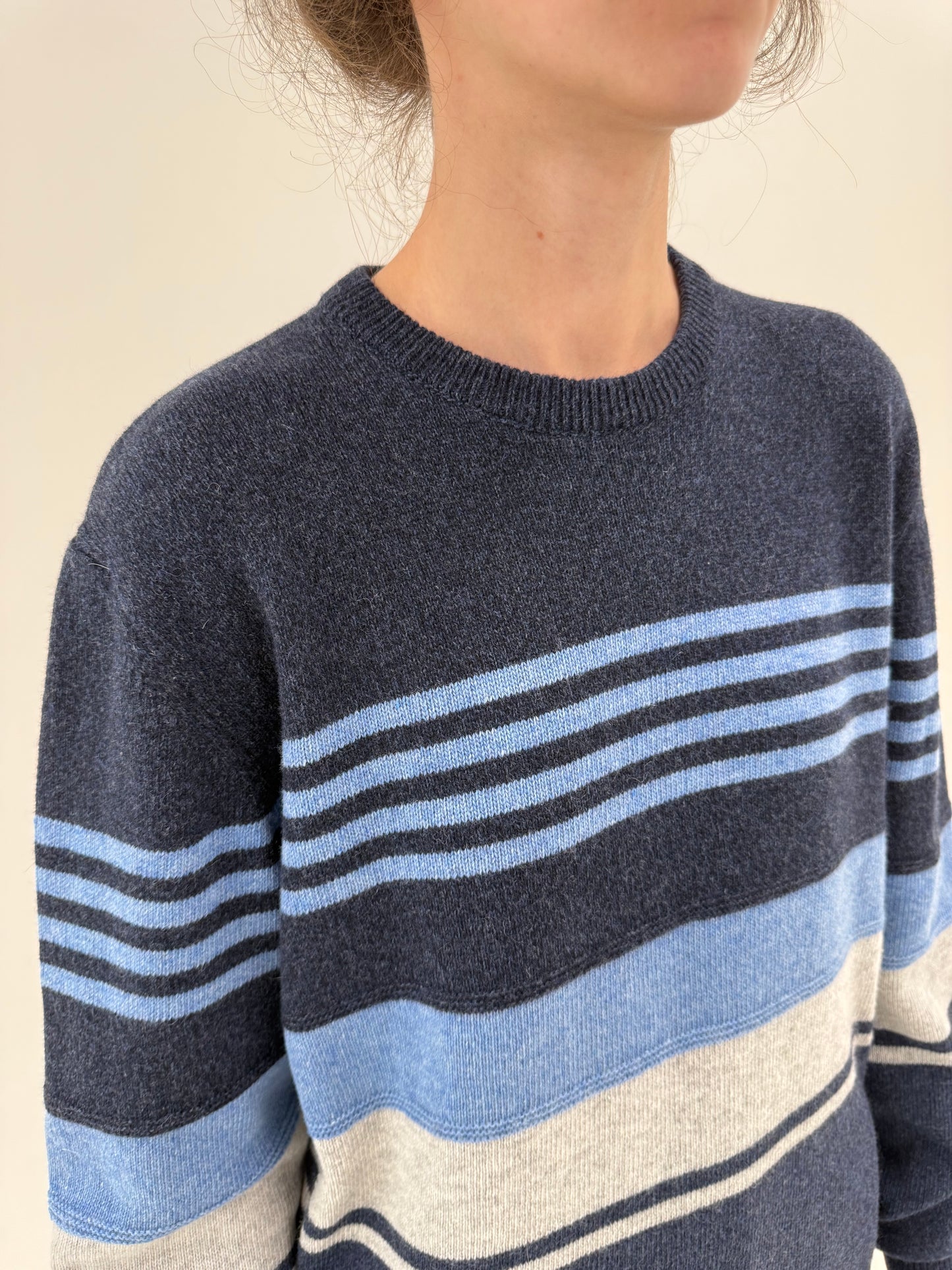 Pulover italian din lana extrafina multiply în nuanțe de albastru