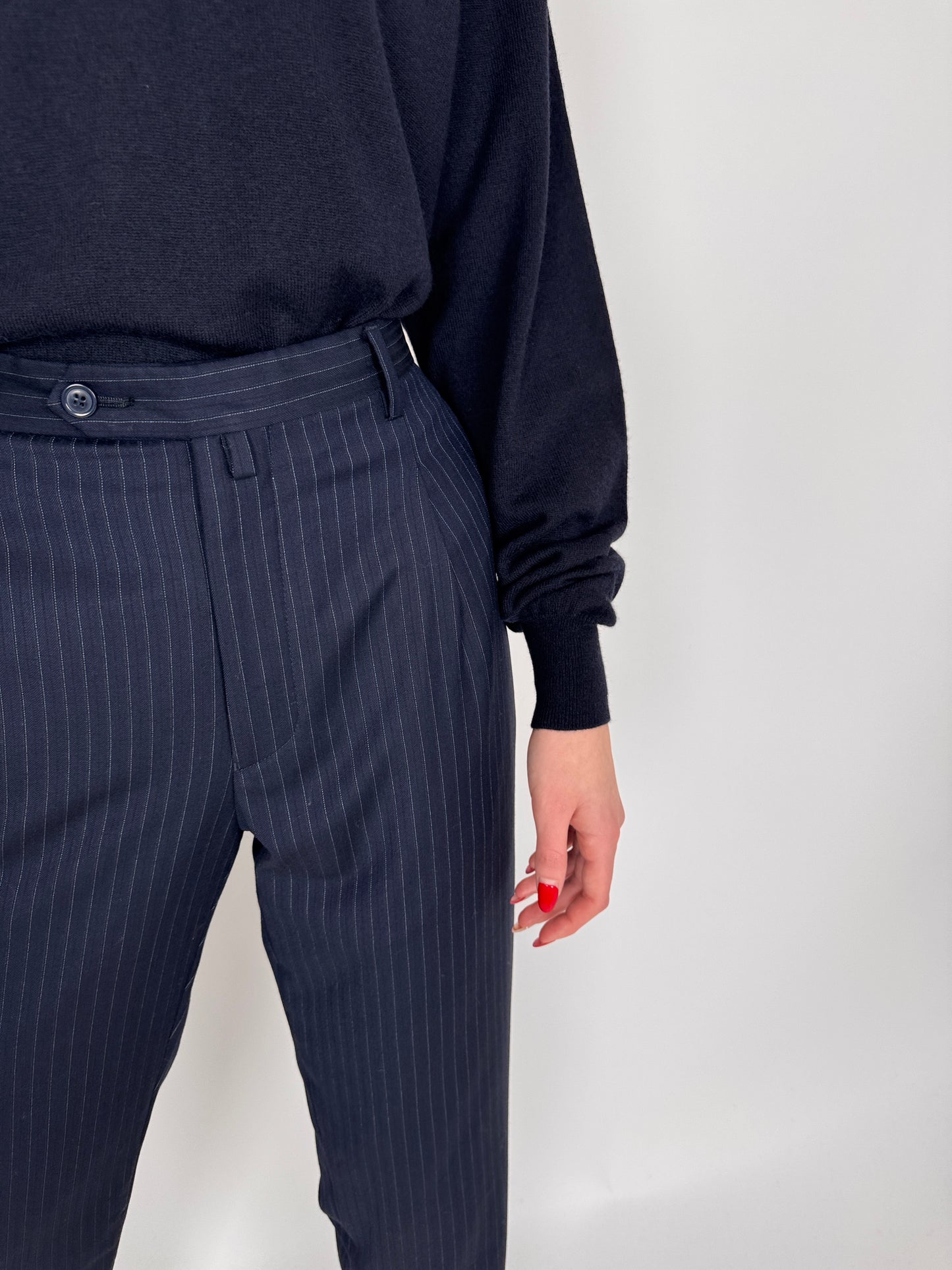 Costum Navy cu dungi fine ivoire din lana merino extrafina ușor lucioasă