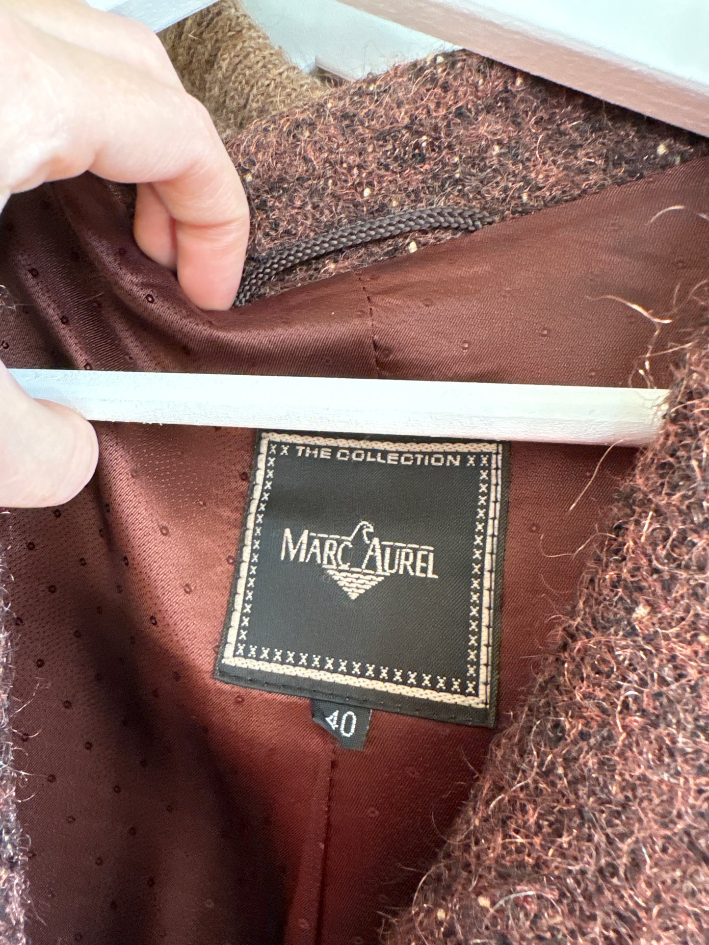 Sacou cambrat din boucle de mohair și lana cu efect ușor perlat