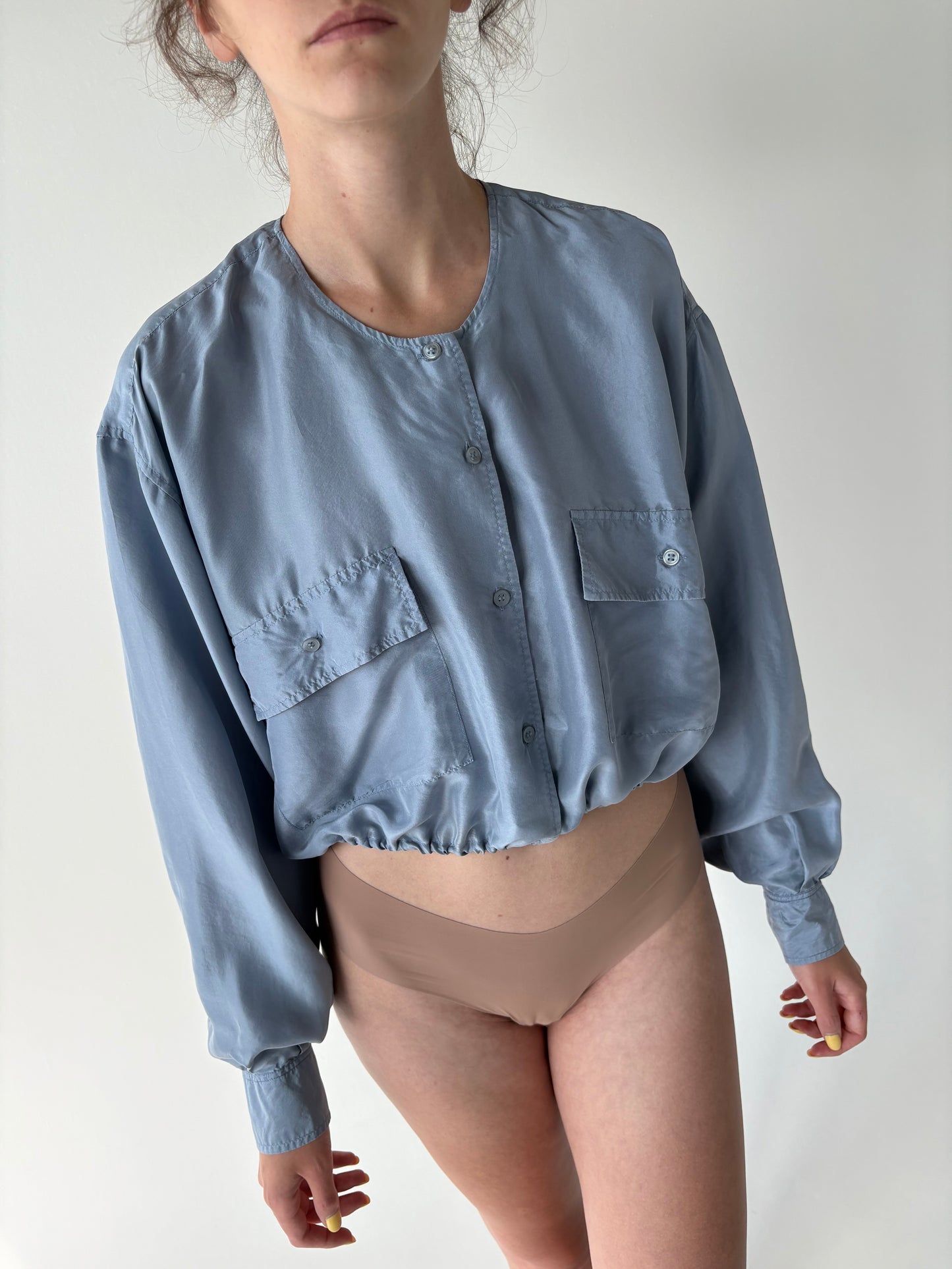 Cămașa sky blue din mătase naturală cu tiv elastic