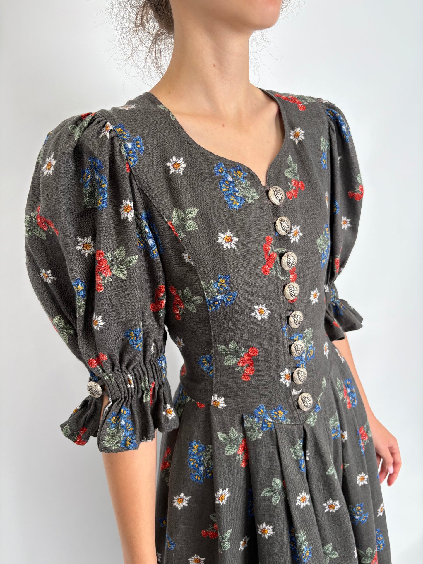 Rochie vintage din pânză grea de in cu talie ultra marcată și corsaj