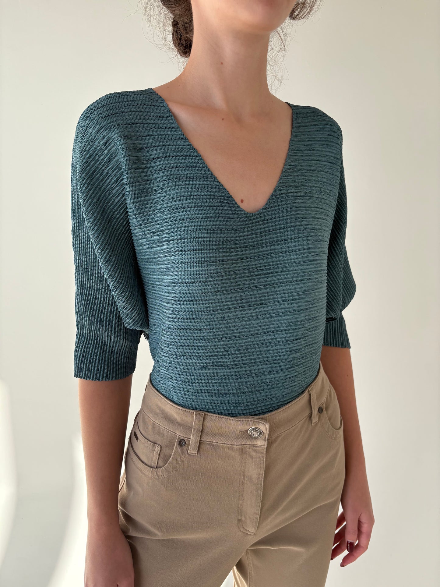 Top în stil Margiela pleats please cu mânecă fluture de la zi la seară